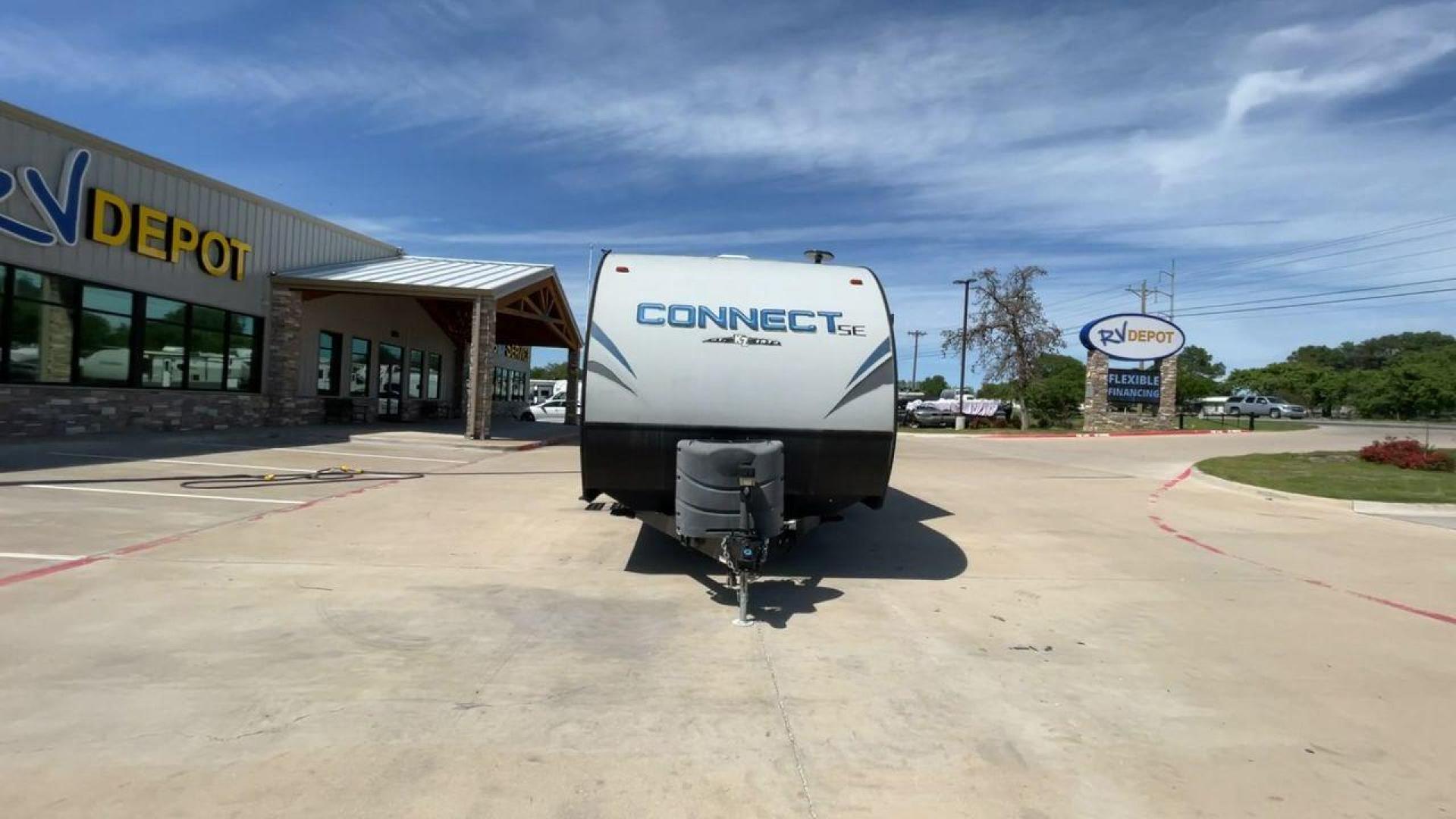 2019 KZ CONNECT 261BHSKE (4EZTL2627K7) , located at 4319 N Main St, Cleburne, TX, 76033, (817) 678-5133, 32.385960, -97.391212 - Photo#4