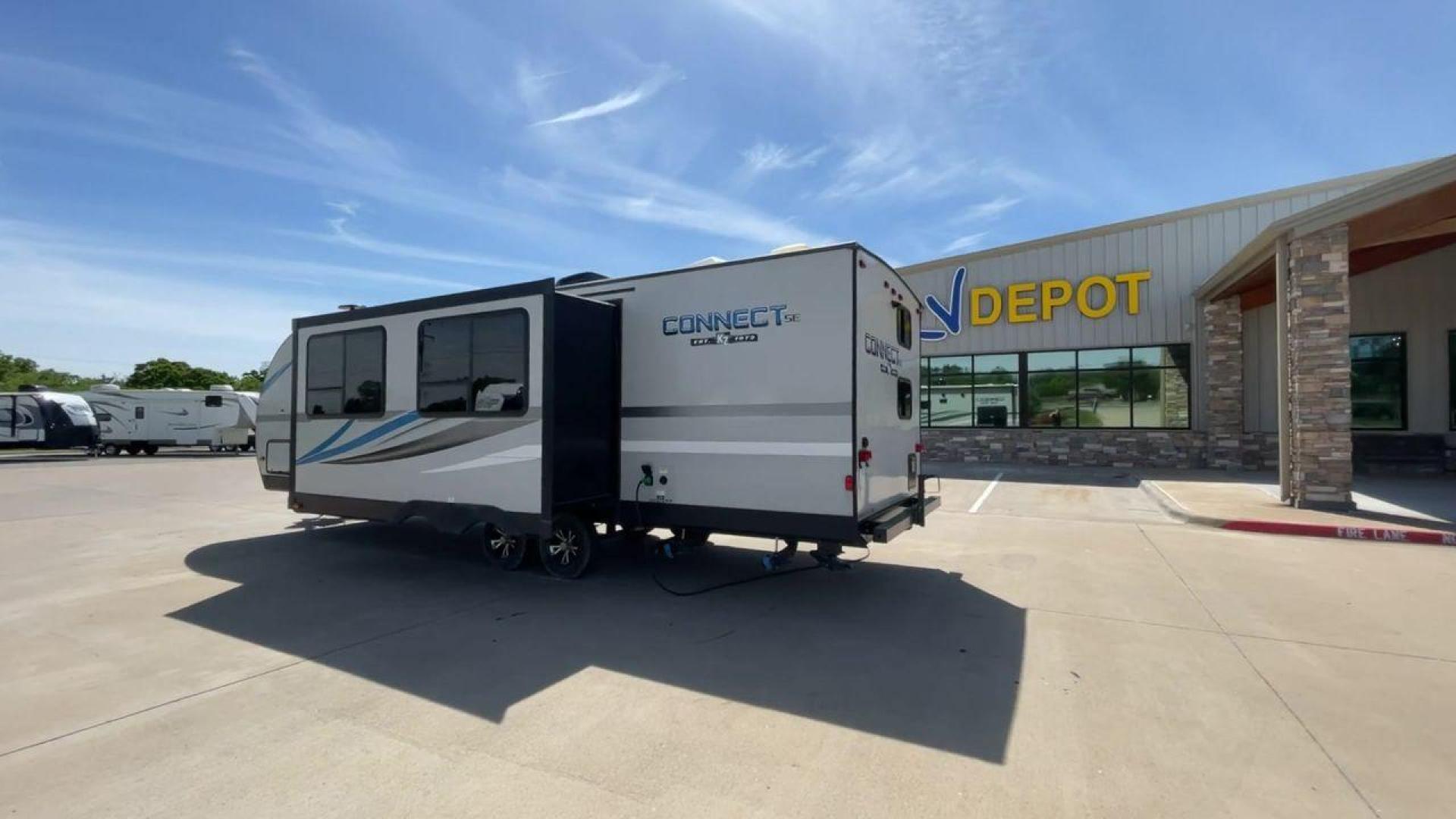 2019 KZ CONNECT 261BHSKE (4EZTL2627K7) , located at 4319 N Main St, Cleburne, TX, 76033, (817) 678-5133, 32.385960, -97.391212 - Photo#7