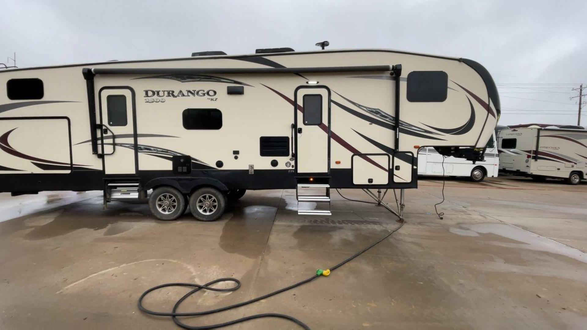 2019 KZ DURANGO GOLD 292BHT (4EZFD2925K6) , located at 4319 N Main St, Cleburne, TX, 76033, (817) 678-5133, 32.385960, -97.391212 - Photo#2