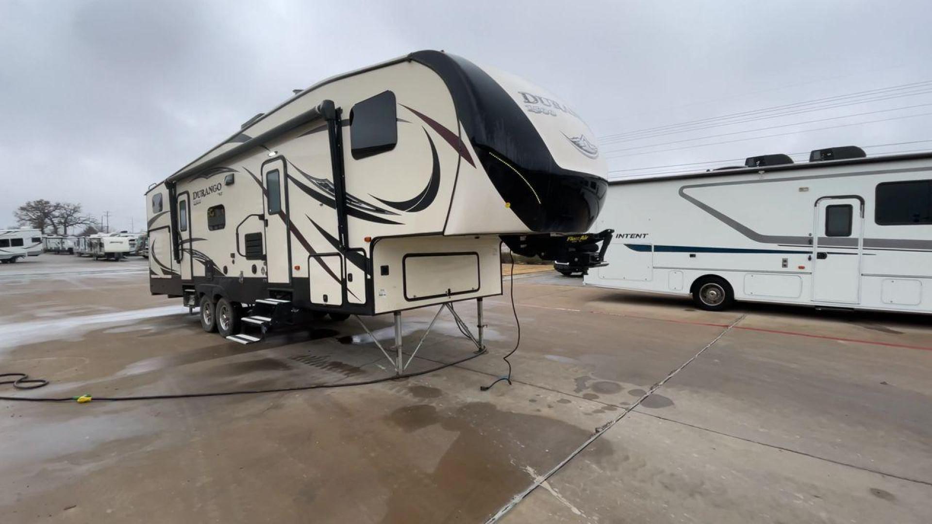 2019 KZ DURANGO GOLD 292BHT (4EZFD2925K6) , located at 4319 N Main St, Cleburne, TX, 76033, (817) 678-5133, 32.385960, -97.391212 - Photo#3