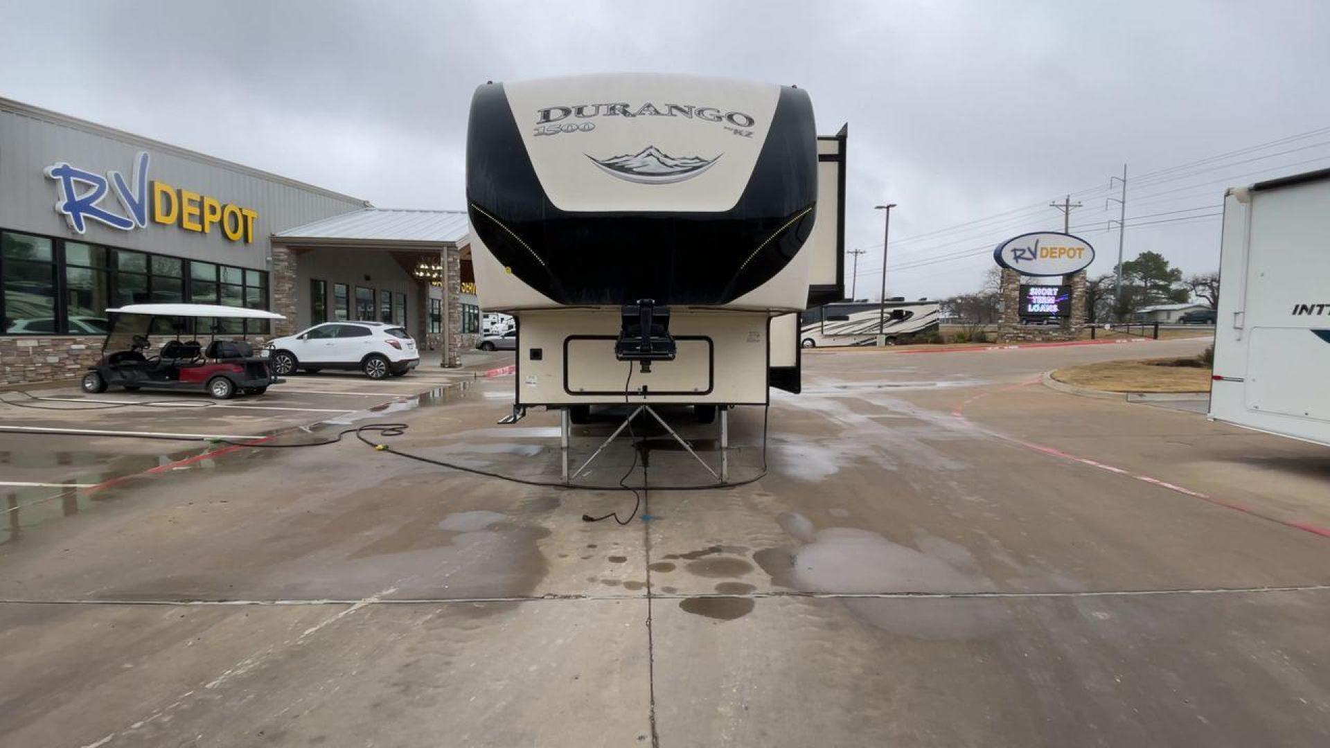 2019 KZ DURANGO GOLD 292BHT (4EZFD2925K6) , located at 4319 N Main St, Cleburne, TX, 76033, (817) 678-5133, 32.385960, -97.391212 - Photo#4