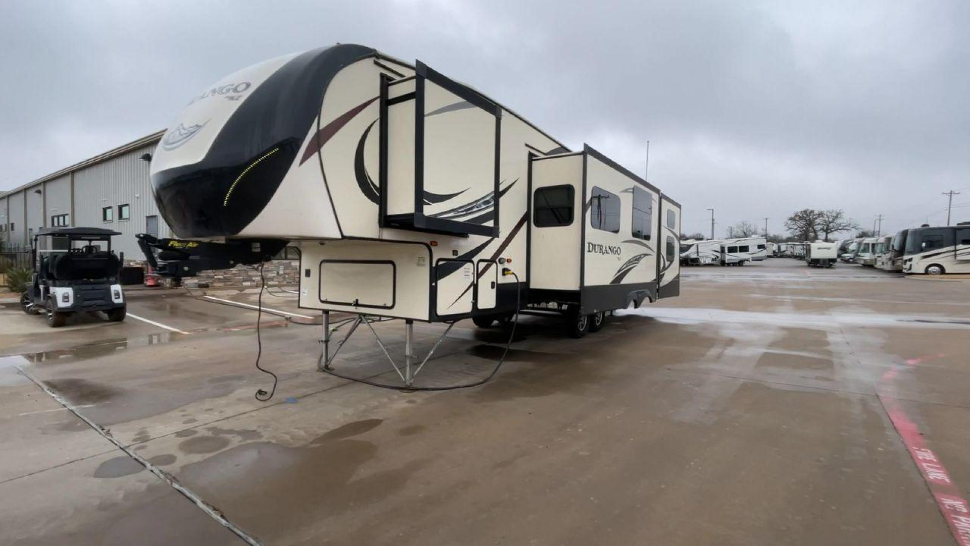 2019 KZ DURANGO GOLD 292BHT (4EZFD2925K6) , located at 4319 N Main St, Cleburne, TX, 76033, (817) 678-5133, 32.385960, -97.391212 - Photo#5