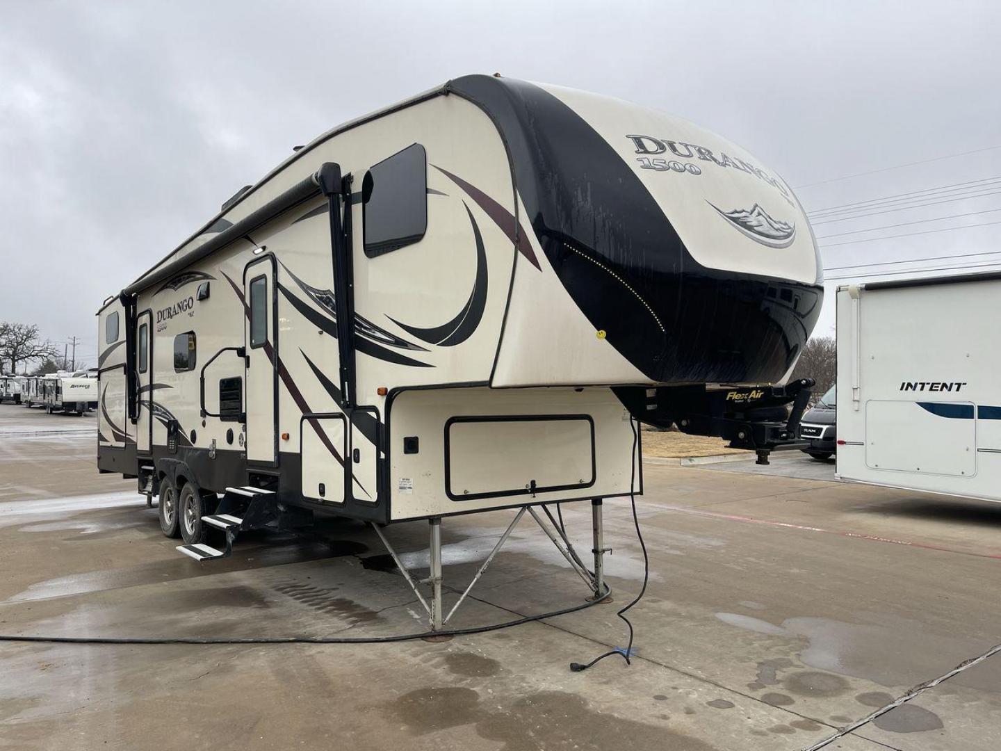 2019 KZ DURANGO GOLD 292BHT (4EZFD2925K6) , located at 4319 N Main St, Cleburne, TX, 76033, (817) 678-5133, 32.385960, -97.391212 - Photo#22