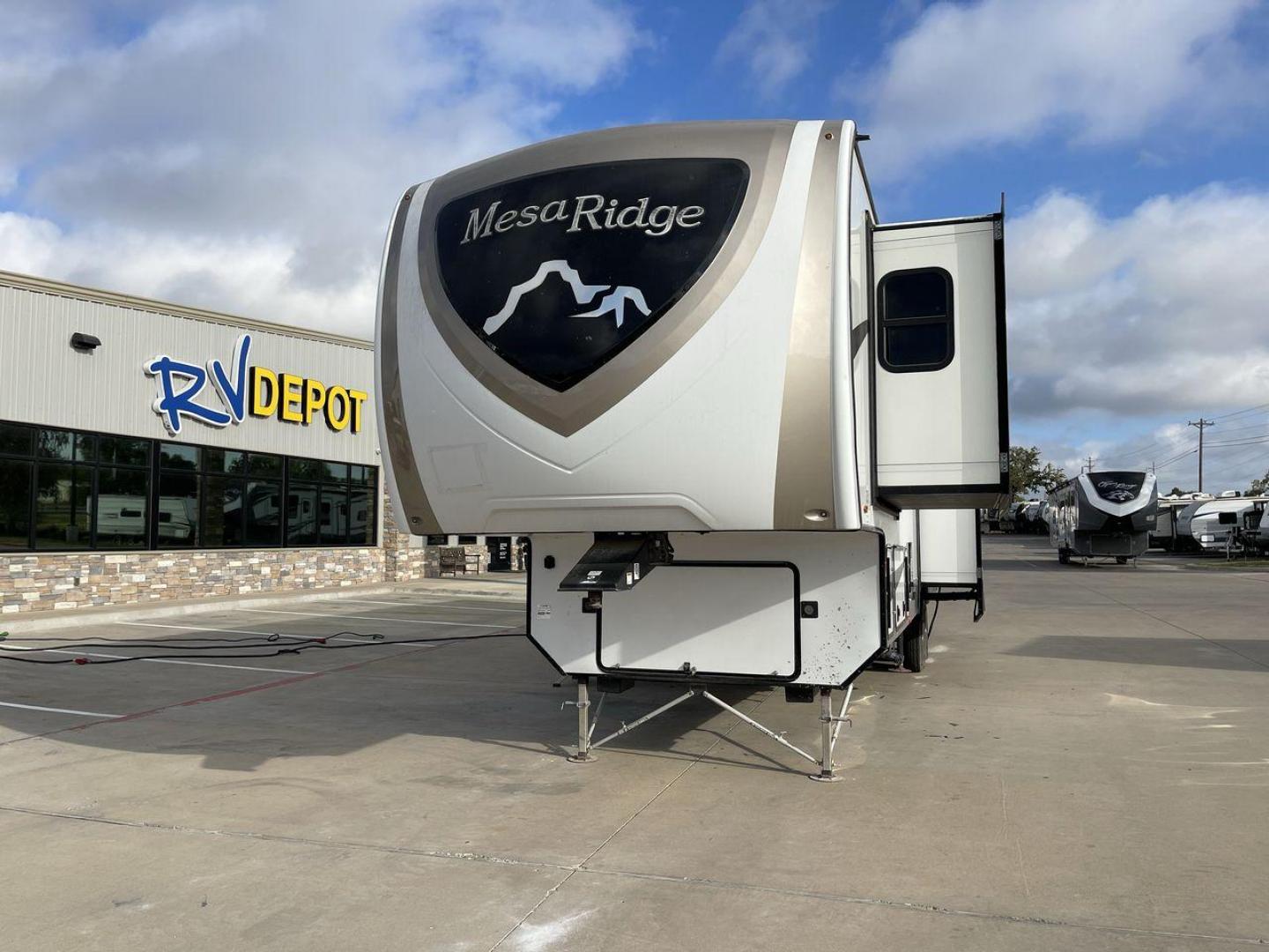 2019 OPEN RANGE MESA RIDGE 375RDS (58TCH0BV4K3) , Length: 42.7 ft | Dry Weight: 12,434 lbs. | Gross Weight: 16,680 lbs. | Slides: 5 transmission, located at 4319 N Main St, Cleburne, TX, 76033, (817) 678-5133, 32.385960, -97.391212 - Are you looking for the perfect fifth wheel for your next adventure? Look no further than this 2019 OPEN RANGE MESA RIDGE 375RDS available at RV Depot in Cleburne, TX. With its impressive features and stunning design, this fifth wheel is sure to make your road trips unforgettable. Priced at $57,995, - Photo#0