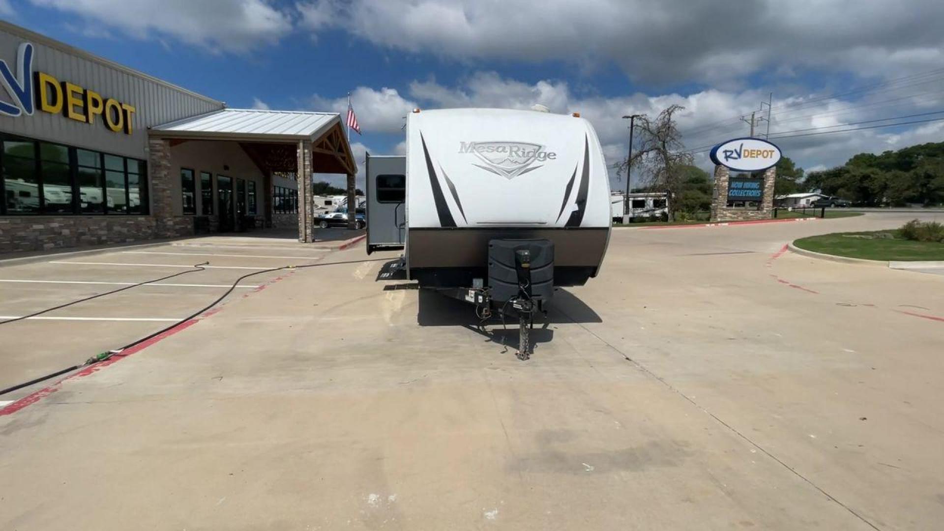 2019 GRAY OPEN RANGE MESA RIDGE (58TBH0BT1K3) , Length: 36.9 ft. | Dry Weight: 7,745 lbs. | Gross Weight: 9,735 lbs. | Slides: 3 transmission, located at 4319 N Main St, Cleburne, TX, 76033, (817) 678-5133, 32.385960, -97.391212 - The 2019 Open Range Mesa Ridge 312BHS is a premium travel trailer that combines spaciousness, luxury, and practicality, making it ideal for families or groups looking for comfort on the road. This bunkhouse model has a large, open floor plan, providing separate living, sleeping, and outdoor areas. T - Photo#4