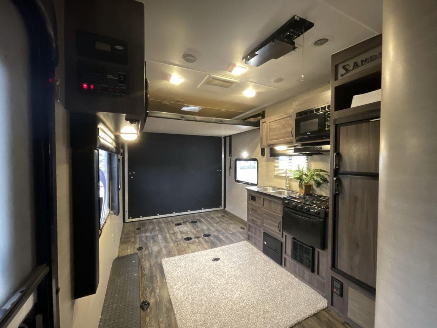 2019 PACIFIC COACHWORKS SANDSPORT 22EX (5UYCN2222KR) , Length: 27 ft. | Dry Weight: 5,478 lbs. | Gross Weight: 9,000 lbs. | Slides: 0 transmission, located at 4319 N Main St, Cleburne, TX, 76033, (817) 678-5133, 32.385960, -97.391212 - If you're looking for a cute and compact camper for your next adventure, check out this 2019 Pacific Coachworks Sandsport 22EX! This 27-foot-long toy hauler travel trailer has a dry weight of 5,478 pounds. It has a manageable hitch weight of 633 pounds and a GVWR of 9,000 pounds. It offers about - Photo#11