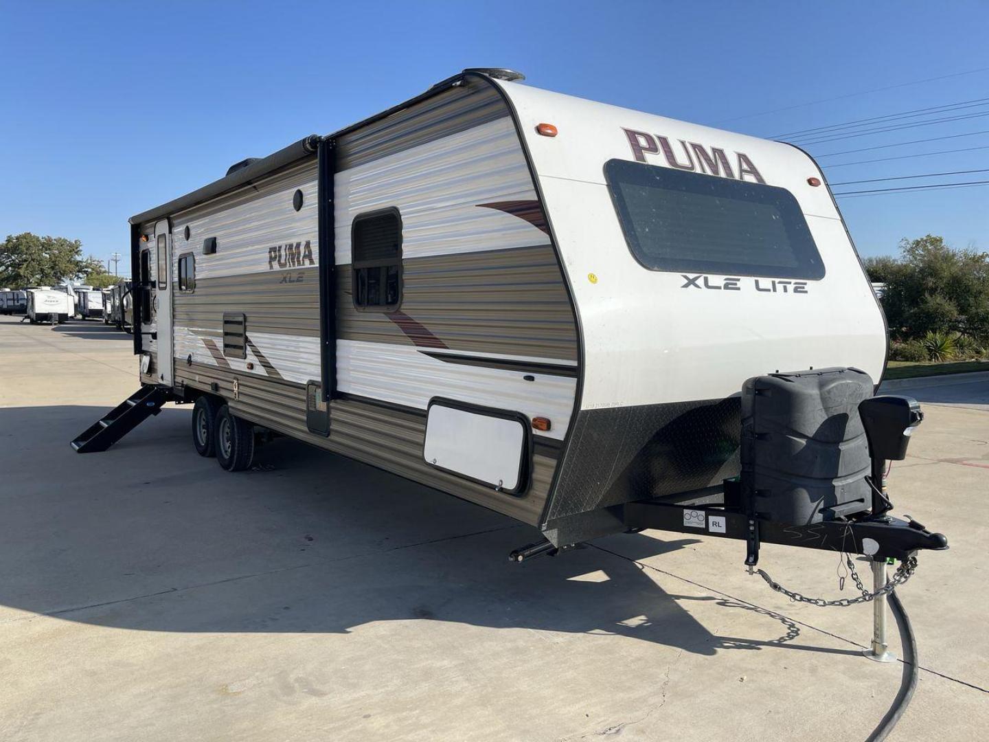 2019 PALOMINO PUMA 25RLC (5ZT2PUPB5K4) , Length: 30.33 ft.| Dry Weight: 5,913 lbs.| Gross Weight: 7,500 lbs. | Slides: 1 transmission, located at 4319 N Main St, Cleburne, TX, 76033, (817) 678-5133, 32.385960, -97.391212 - The 2022 Forest River Alta 2800KBH is a family-friendly travel The 2019 Palomino Puma 25RLC is a compact and versatile travel trailer designed for couples or small families. With a cozy living area, functional kitchen, and comfortable bedroom, it’s a great option for weekend getaways and short tri - Photo#21