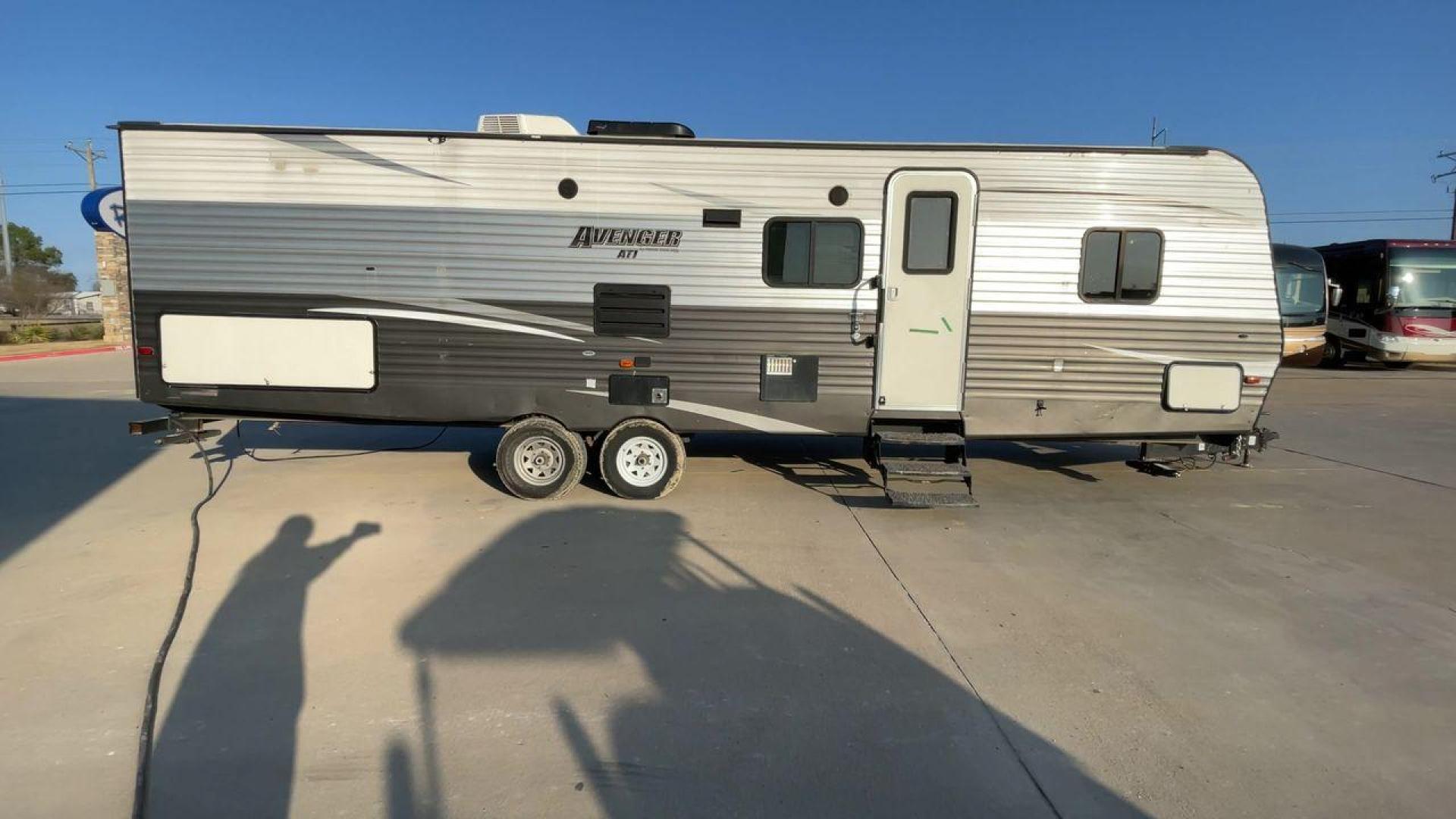 2019 TAN PRIMETIME AVENGER 27RBS (5ZT2AVSB2JB) , Length: 33.5 ft. | Dry Weight: 6,663 lbs. | Slides: 1 transmission, located at 4319 N Main St, Cleburne, TX, 76033, (817) 678-5133, 32.385960, -97.391212 - This 2019 Prime Time Avenger 27RBS measures 33.5 feet long. It has a dry weight of 6,663 lbs. and a payload capacity of 2,902 lbs. It also has a manageable hitch weight of 765 lbs. Additionally, it features one slide and one 16-foot awning. The unit is designed with a front private bedroom, a centra - Photo#2