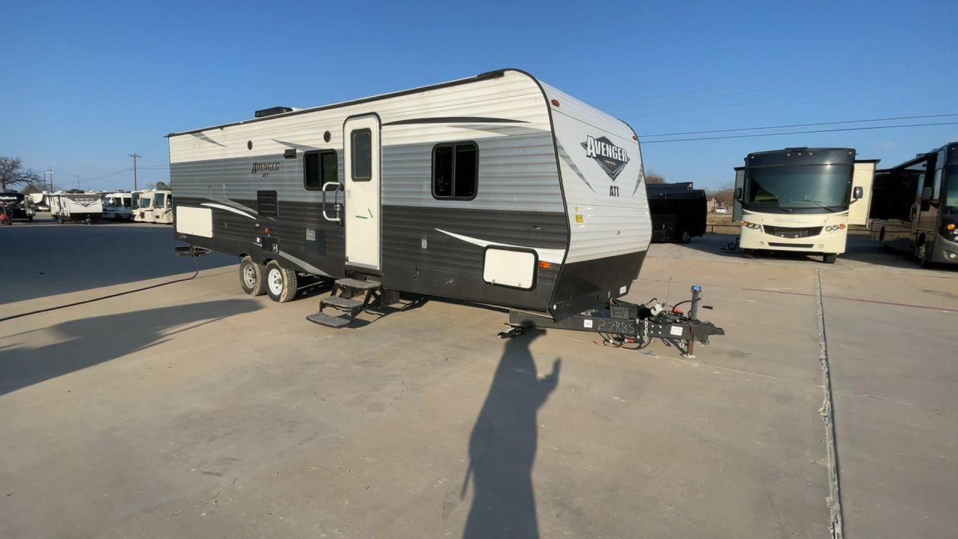 2019 TAN PRIMETIME AVENGER 27RBS (5ZT2AVSB2JB) , Length: 33.5 ft. | Dry Weight: 6,663 lbs. | Slides: 1 transmission, located at 4319 N Main St, Cleburne, TX, 76033, (817) 678-5133, 32.385960, -97.391212 - This 2019 Prime Time Avenger 27RBS measures 33.5 feet long. It has a dry weight of 6,663 lbs. and a payload capacity of 2,902 lbs. It also has a manageable hitch weight of 765 lbs. Additionally, it features one slide and one 16-foot awning. The unit is designed with a front private bedroom, a centra - Photo#3