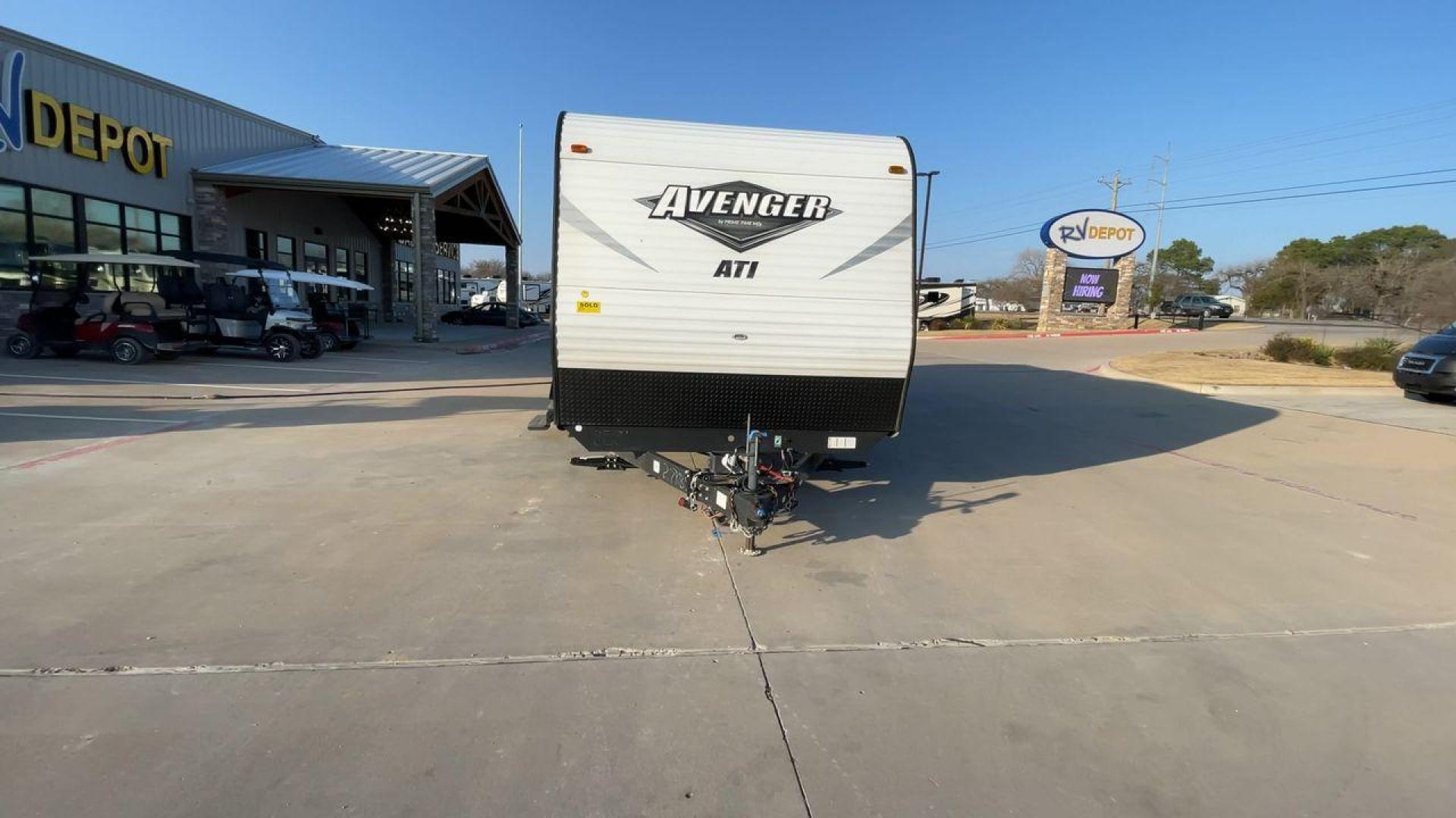 2019 TAN PRIMETIME AVENGER 27RBS (5ZT2AVSB2JB) , Length: 33.5 ft. | Dry Weight: 6,663 lbs. | Slides: 1 transmission, located at 4319 N Main St, Cleburne, TX, 76033, (817) 678-5133, 32.385960, -97.391212 - This 2019 Prime Time Avenger 27RBS measures 33.5 feet long. It has a dry weight of 6,663 lbs. and a payload capacity of 2,902 lbs. It also has a manageable hitch weight of 765 lbs. Additionally, it features one slide and one 16-foot awning. The unit is designed with a front private bedroom, a centra - Photo#4