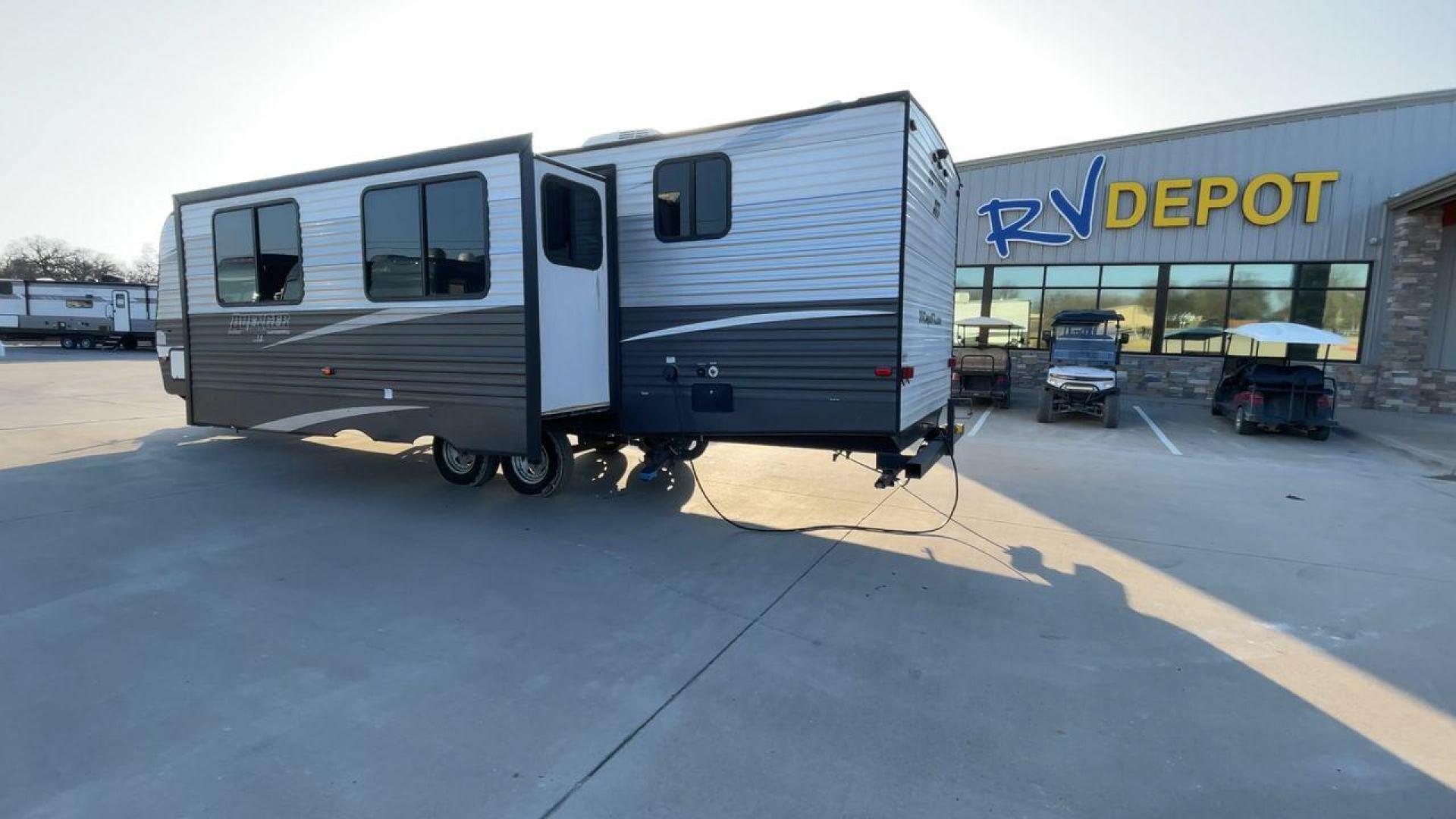 2019 TAN PRIMETIME AVENGER 27RBS (5ZT2AVSB2JB) , Length: 33.5 ft. | Dry Weight: 6,663 lbs. | Slides: 1 transmission, located at 4319 N Main St, Cleburne, TX, 76033, (817) 678-5133, 32.385960, -97.391212 - This 2019 Prime Time Avenger 27RBS measures 33.5 feet long. It has a dry weight of 6,663 lbs. and a payload capacity of 2,902 lbs. It also has a manageable hitch weight of 765 lbs. Additionally, it features one slide and one 16-foot awning. The unit is designed with a front private bedroom, a centra - Photo#7