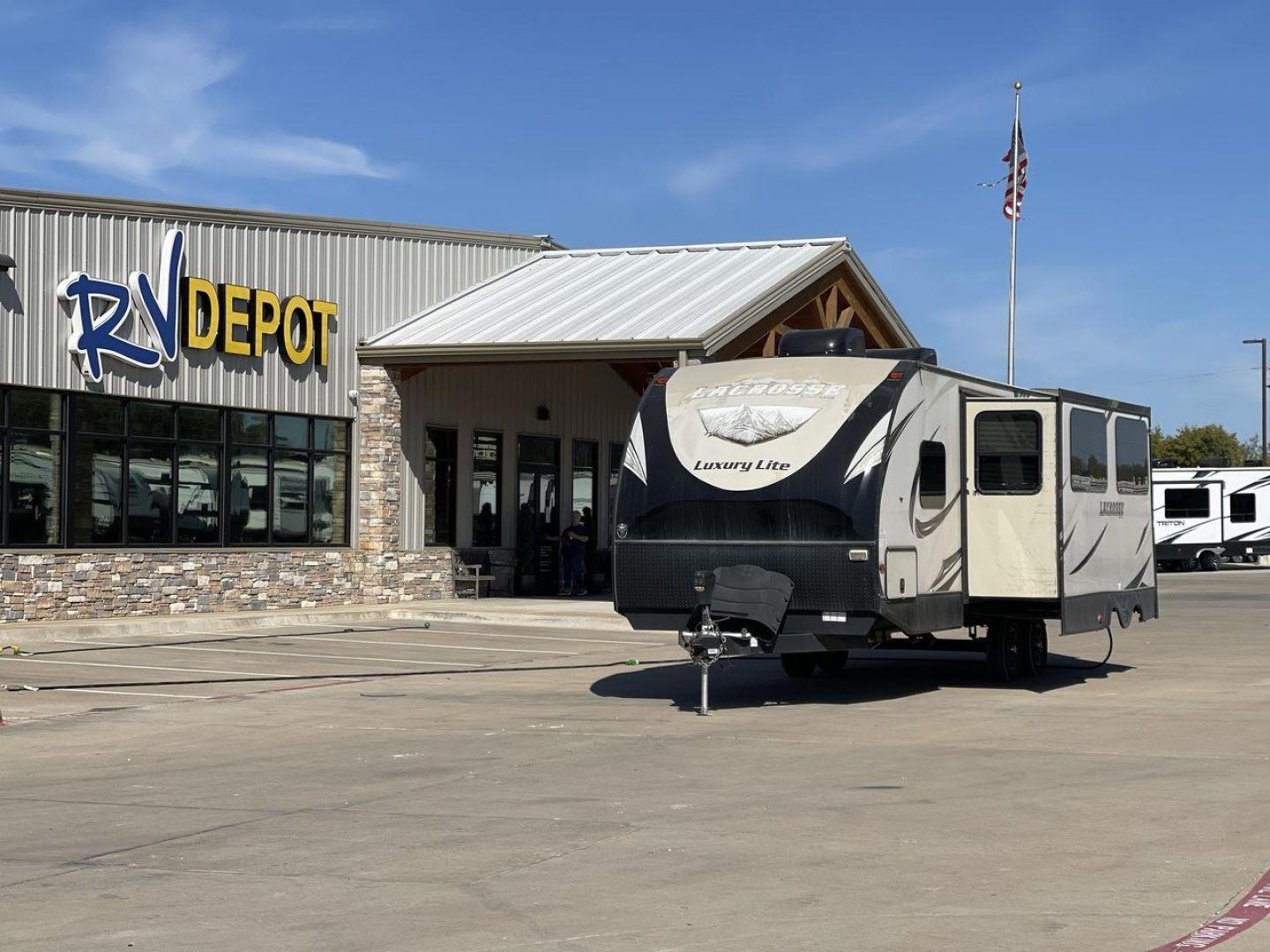 2019 TAN PRIME TIME LACROSSE 2911RB - (5ZT2LCUB3KB) , Length: 31.92 ft. | Dry Weight: 6,516 lbs. | Slides: 1 transmission, located at 4319 N Main St, Cleburne, TX, 76033, (817) 678-5133, 32.385960, -97.391212 - This 2019 LaCrosse 2911RB travel trailer measures just a bit under 32' in length. It is a dual axle, aluminum wheel setup with a dry weight of 6,516 lbs and has a carrying capacity of 3,054 lbs. This LaCrosse has one slide. The rear of the trailer holds the bathroom, which has a standalone sink a - Photo#0