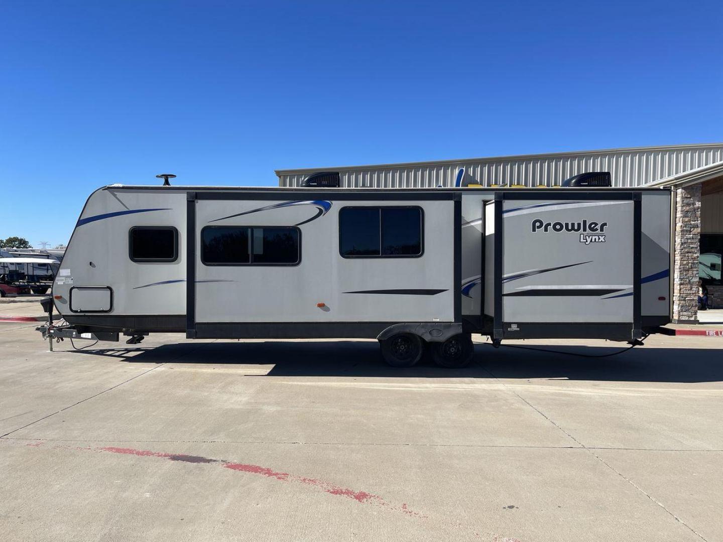 2019 GRAY PROWLER 32LX - (5SFPB3626KE) , Length: 36.33 ft. | Dry Weight: 7,540 lbs. | Slides: 2 transmission, located at 4319 N Main St, Cleburne, TX, 76033, (817) 678-5133, 32.385960, -97.391212 - This 2019 Prowler 32LX is a dual-axle steel wheel setup measuring 36.33 ft. in length and 11.17 ft. in height. It has a dry weight of 7,540 lbs. and a hitch weight of 940 lbs. It features two doors, two slides, and one awning. This travel trailer is a bunkhouse model that can sleep up to 11 peopl - Photo#23