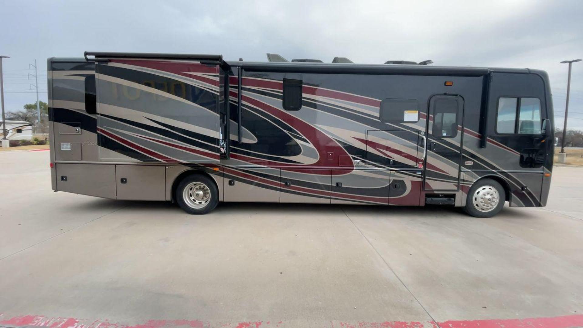 2019 REV GROUP PACE ARROW 36U (4UZACJFC0KC) , located at 4319 N Main St, Cleburne, TX, 76033, (817) 678-5133, 32.385960, -97.391212 - Photo#2