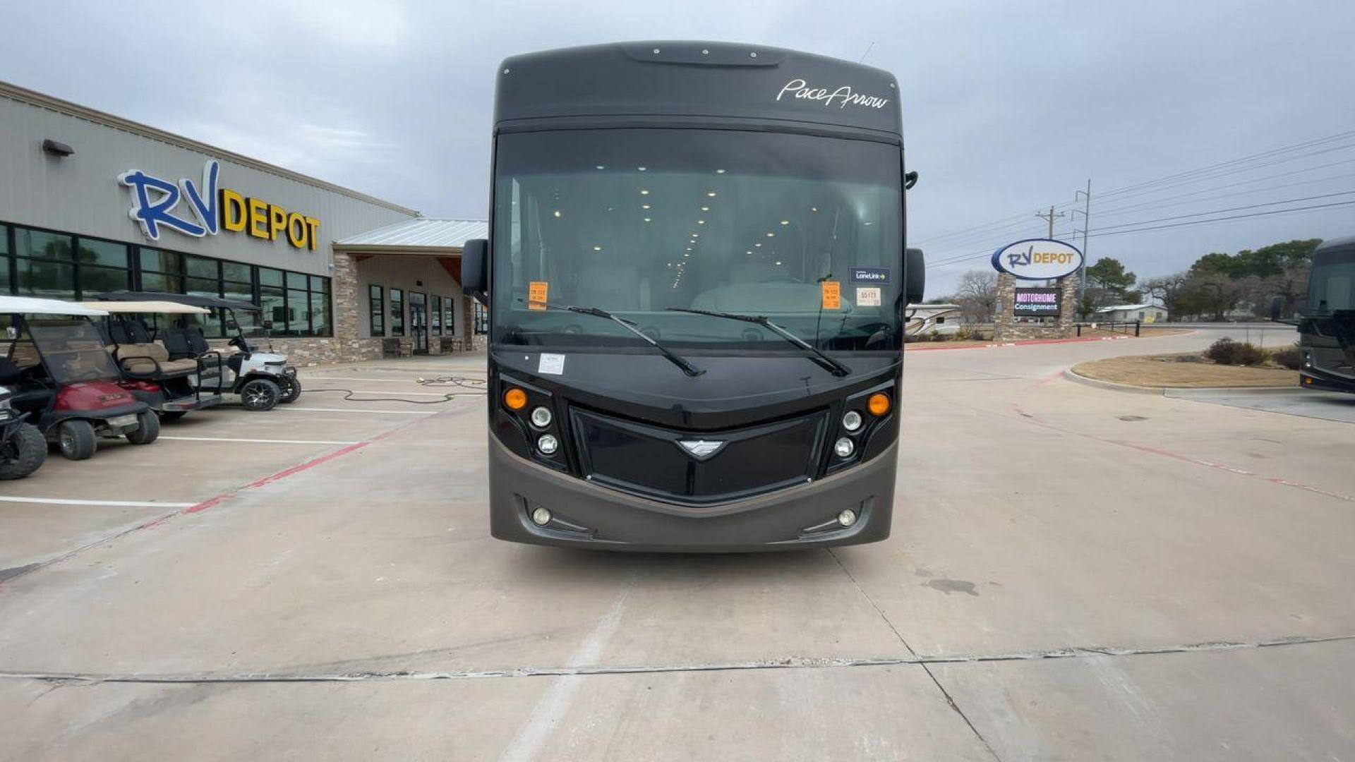 2019 REV GROUP PACE ARROW 36U (4UZACJFC0KC) , located at 4319 N Main St, Cleburne, TX, 76033, (817) 678-5133, 32.385960, -97.391212 - Photo#4