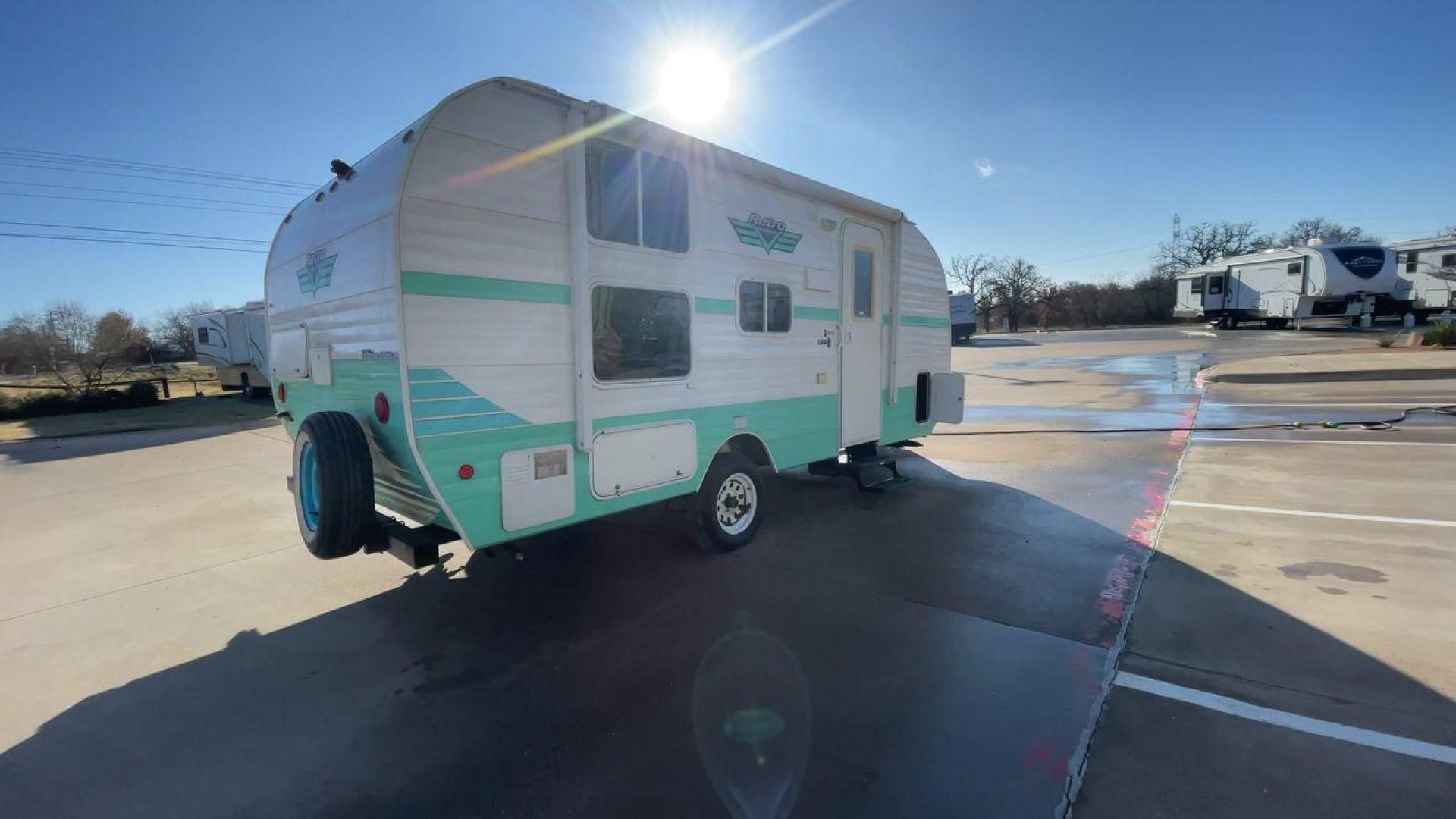 2019 RIVERSIDE RETRO 190BH (59CCC201XKL) , located at 4319 N Main St, Cleburne, TX, 76033, (817) 678-5133, 32.385960, -97.391212 - Photo#1