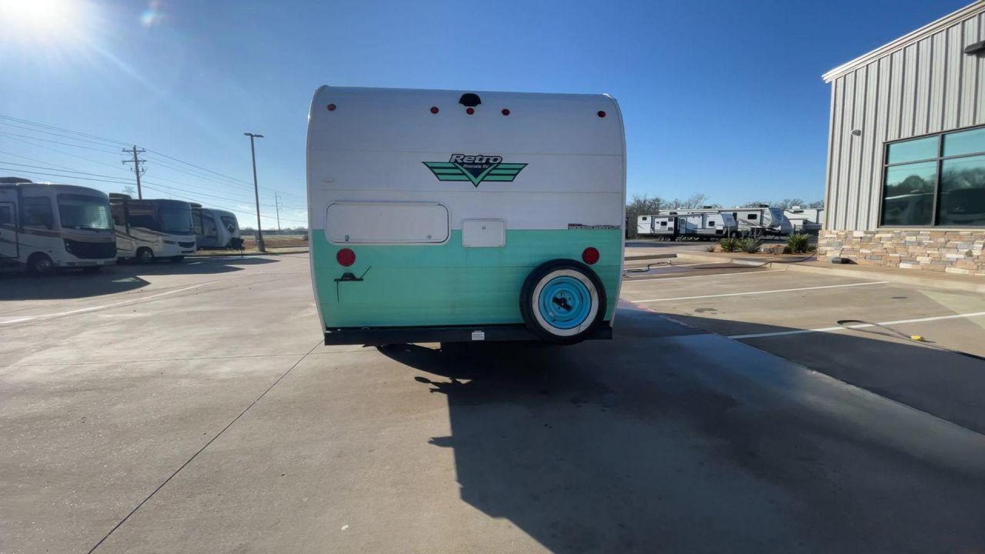 2019 RIVERSIDE RETRO 190BH (59CCC201XKL) , located at 4319 N Main St, Cleburne, TX, 76033, (817) 678-5133, 32.385960, -97.391212 - Photo#8