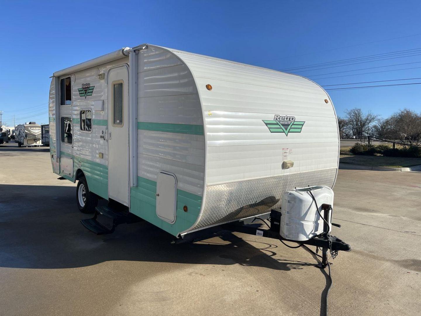 2019 RIVERSIDE RETRO 190BH (59CCC201XKL) , located at 4319 N Main St, Cleburne, TX, 76033, (817) 678-5133, 32.385960, -97.391212 - Photo#22