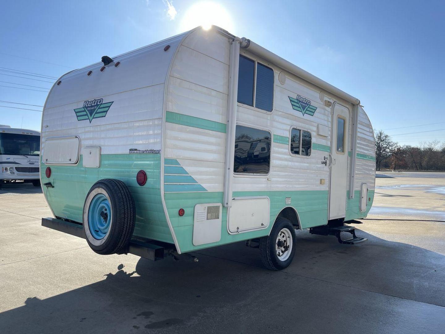 2019 RIVERSIDE RETRO 190BH (59CCC201XKL) , located at 4319 N Main St, Cleburne, TX, 76033, (817) 678-5133, 32.385960, -97.391212 - Photo#24