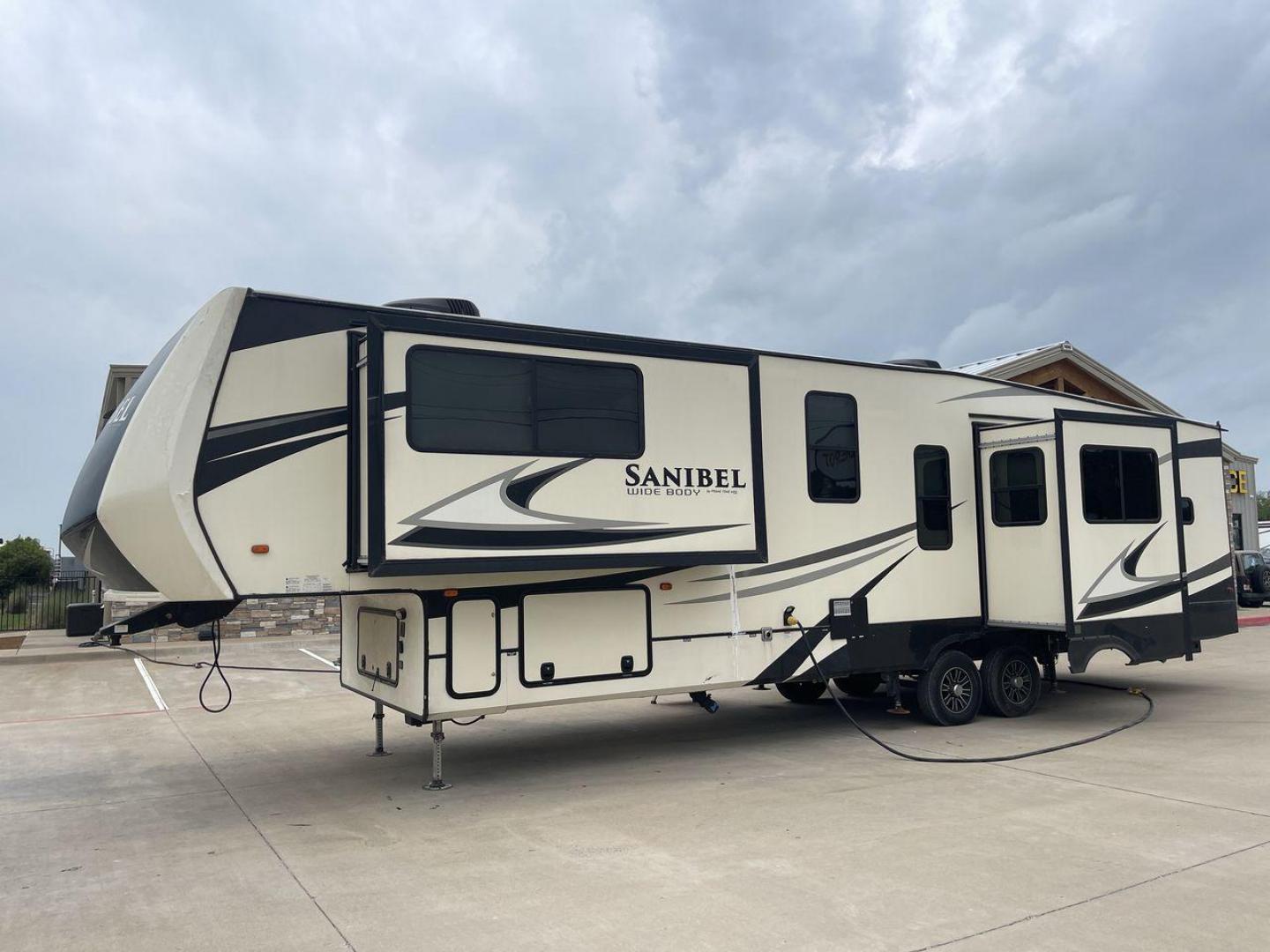 2019 TAN SANIBEL 3702WB (5ZT3SN2B6KG) , located at 4319 N Main St, Cleburne, TX, 76033, (817) 678-5133, 32.385960, -97.391212 - The length of this 2019 Sanibel Fifth Wheel is just over 41 feet, and the width is just over 8 feet. It weighs 11,859 pounds when it's not hitched and 2,298 pounds when it is. The heater in this unit is listed at 40,000 BTUs, and it heats and cools itself automatically. This has a beautiful gray bas - Photo#25