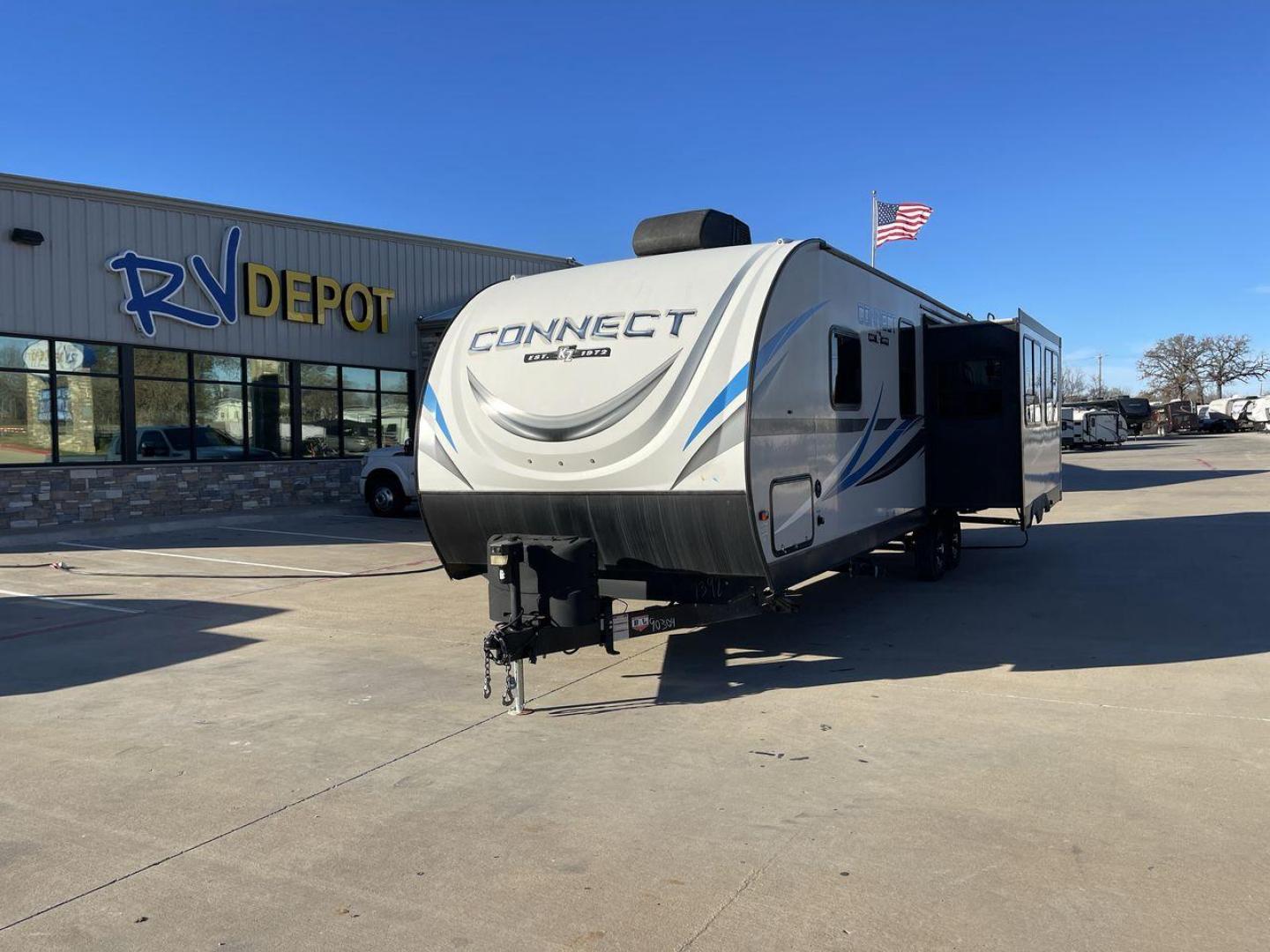 2019 TAN SPREE CONNECT 291RL (4EZTL2924K8) , located at 4319 N Main St, Cleburne, TX, 76033, (817) 678-5133, 32.385960, -97.391212 - Photo#0