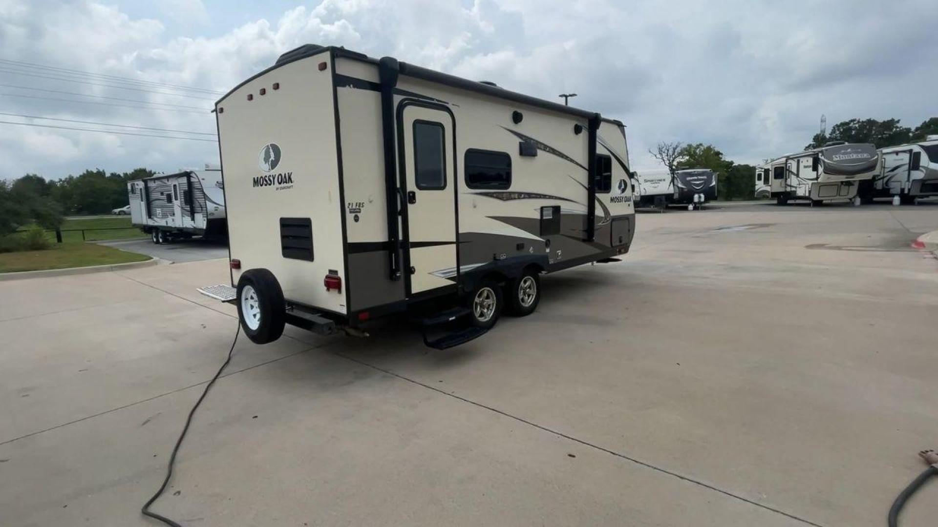 2019 STARCRAFT MOSSY OAK 21FBS (1SABS0BK5K2) , located at 4319 N Main St, Cleburne, TX, 76033, (817) 678-5133, 32.385960, -97.391212 - Photo#1