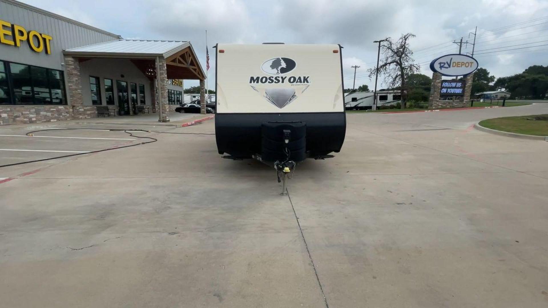 2019 STARCRAFT MOSSY OAK 21FBS (1SABS0BK5K2) , located at 4319 N Main St, Cleburne, TX, 76033, (817) 678-5133, 32.385960, -97.391212 - Photo#4