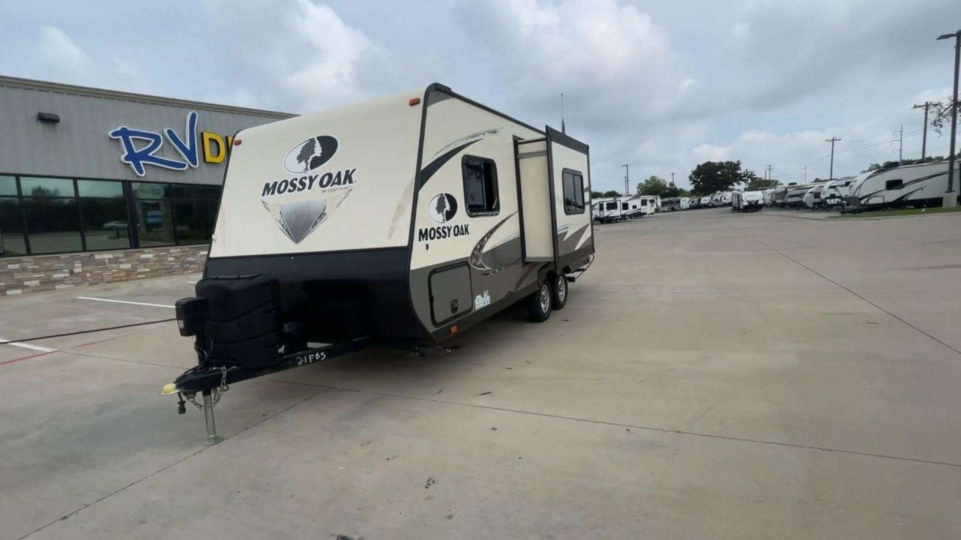 2019 STARCRAFT MOSSY OAK 21FBS (1SABS0BK5K2) , located at 4319 N Main St, Cleburne, TX, 76033, (817) 678-5133, 32.385960, -97.391212 - Photo#5