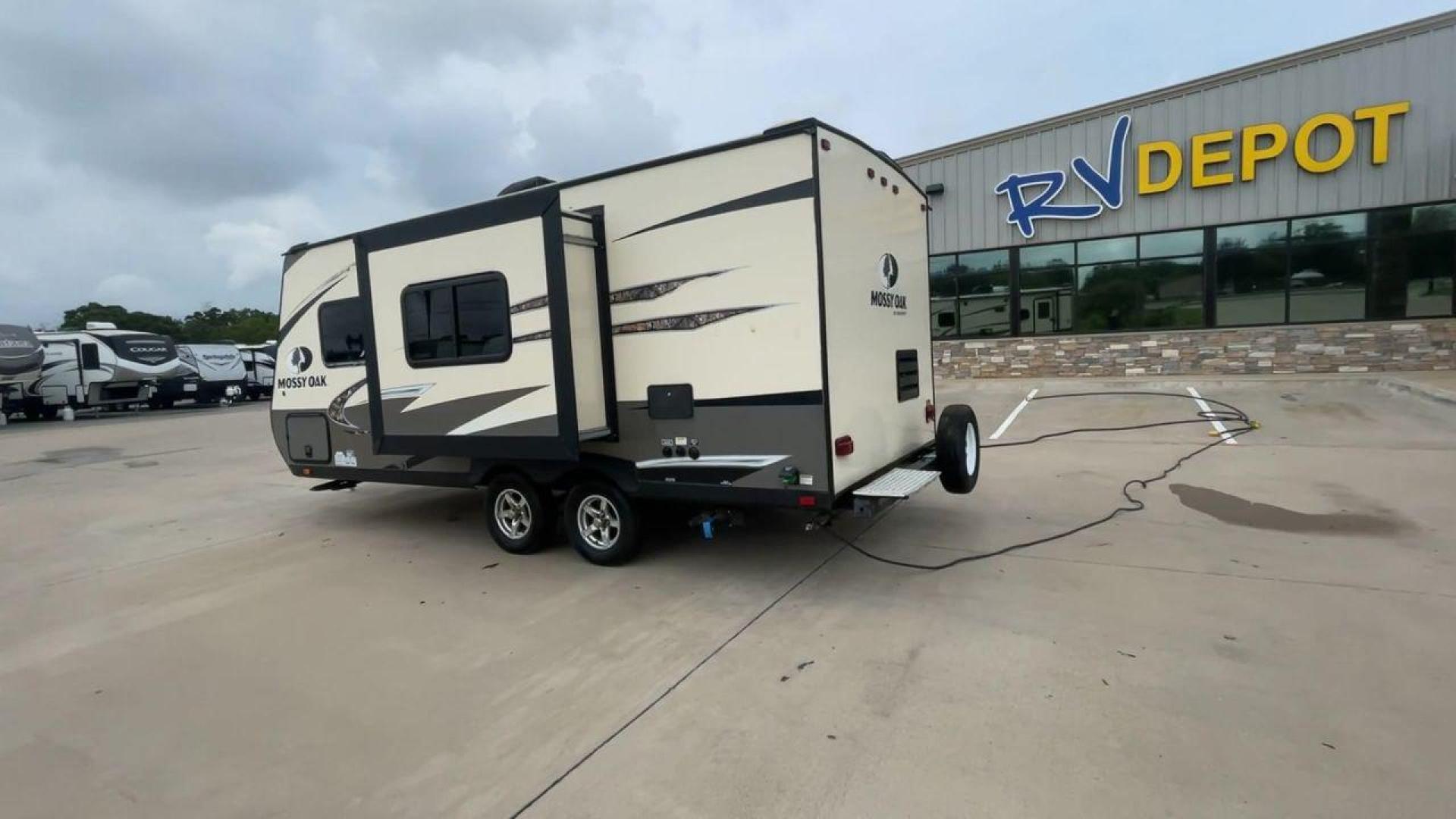 2019 STARCRAFT MOSSY OAK 21FBS (1SABS0BK5K2) , located at 4319 N Main St, Cleburne, TX, 76033, (817) 678-5133, 32.385960, -97.391212 - Photo#7