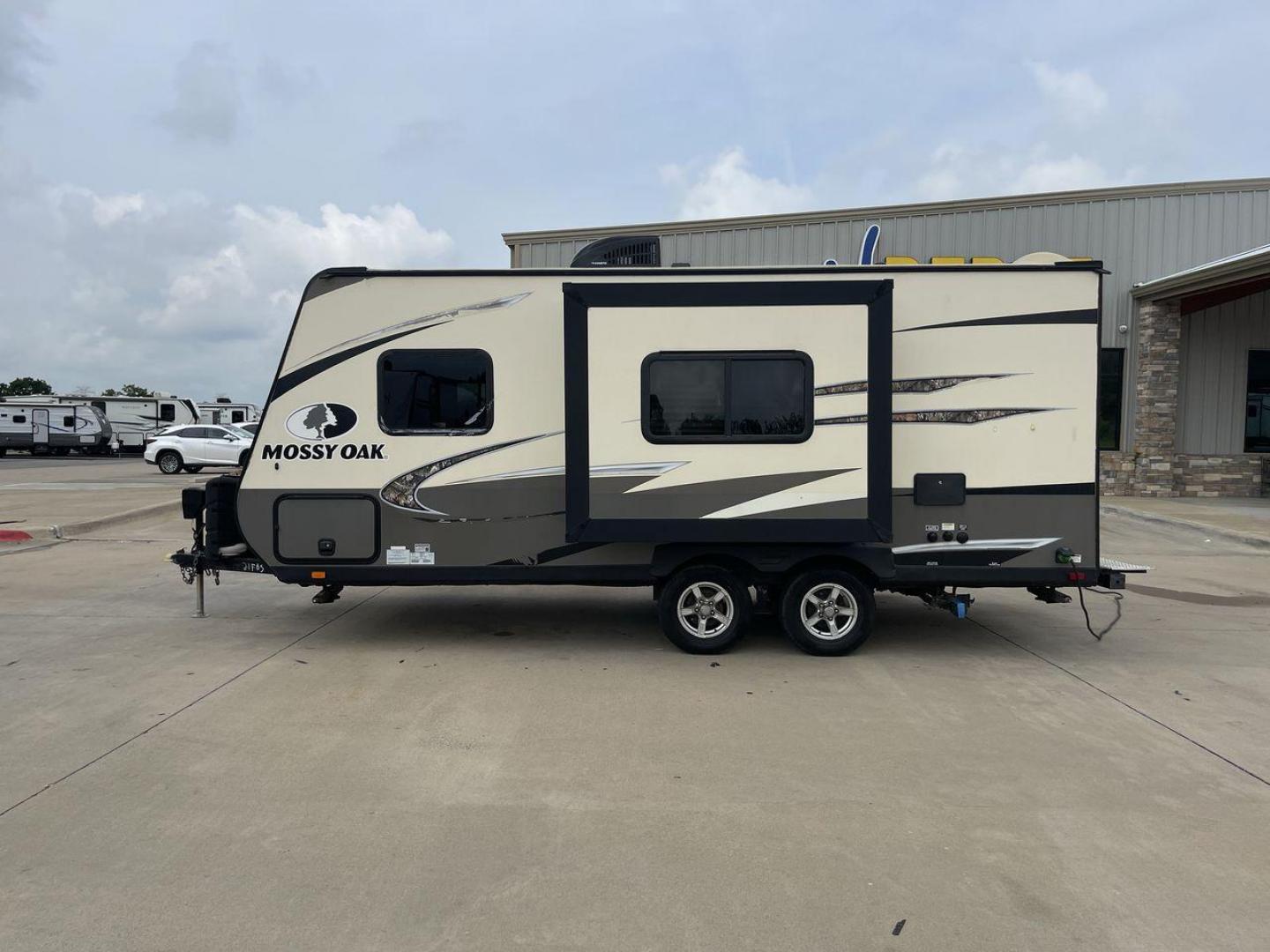 2019 STARCRAFT MOSSY OAK 21FBS (1SABS0BK5K2) , located at 4319 N Main St, Cleburne, TX, 76033, (817) 678-5133, 32.385960, -97.391212 - Photo#21