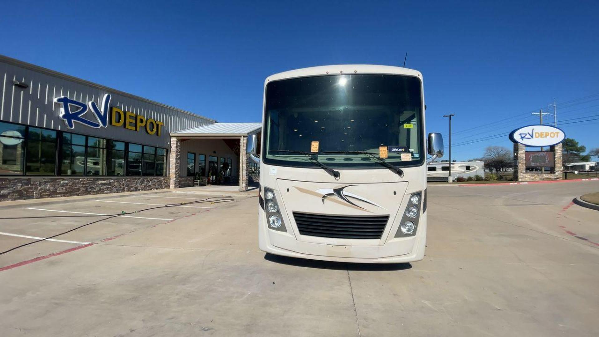 2019 THOR FREEDOM TRAVELER A30 (1F65F5DY1K0) , Length:31.75 ft. | Gross Weight: 18,000 lbs. | Slides: 1 transmission, located at 4319 N Main St, Cleburne, TX, 76033, (817) 678-5133, 32.385960, -97.391212 - The 2019 Thor Freedom Traveler A30 is a sleek and modern travel trailer with an attractive beige exterior enhanced by dynamic swirls of gold, black, and white accents. Its single slide-out provides extra interior space when parked. The coach features large, tinted windows for ample natural light whi - Photo#4