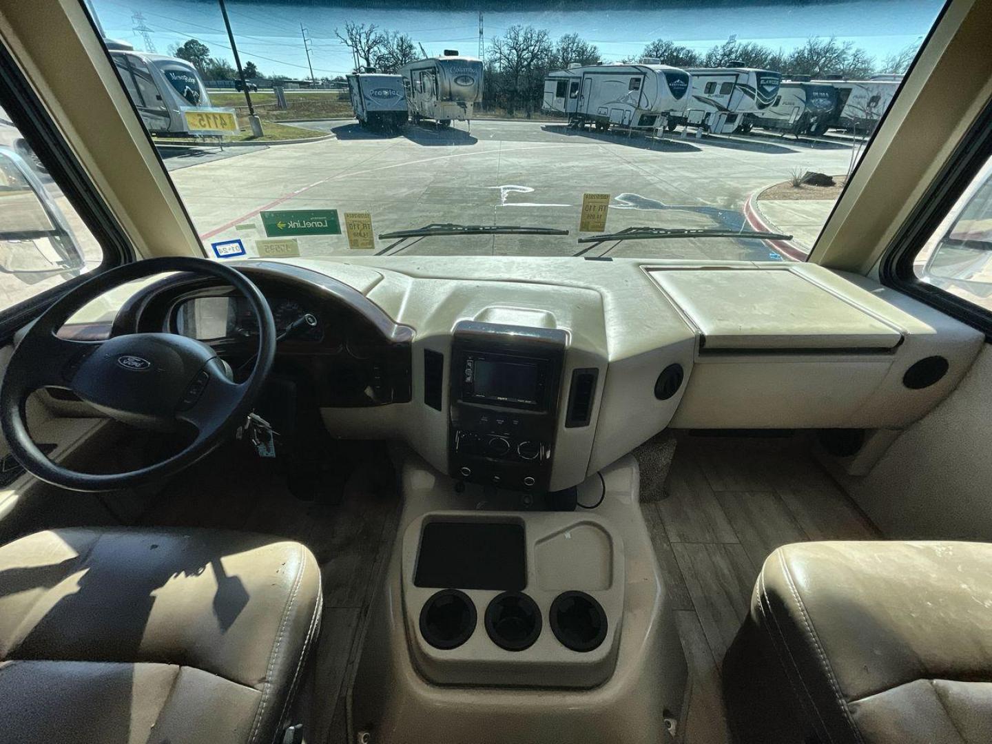 2019 THOR FREEDOM TRAVELER A30 (1F65F5DY1K0) , Length:31.75 ft. | Gross Weight: 18,000 lbs. | Slides: 1 transmission, located at 4319 N Main St, Cleburne, TX, 76033, (817) 678-5133, 32.385960, -97.391212 - The 2019 Thor Freedom Traveler A30 is a sleek and modern travel trailer with an attractive beige exterior enhanced by dynamic swirls of gold, black, and white accents. Its single slide-out provides extra interior space when parked. The coach features large, tinted windows for ample natural light whi - Photo#32