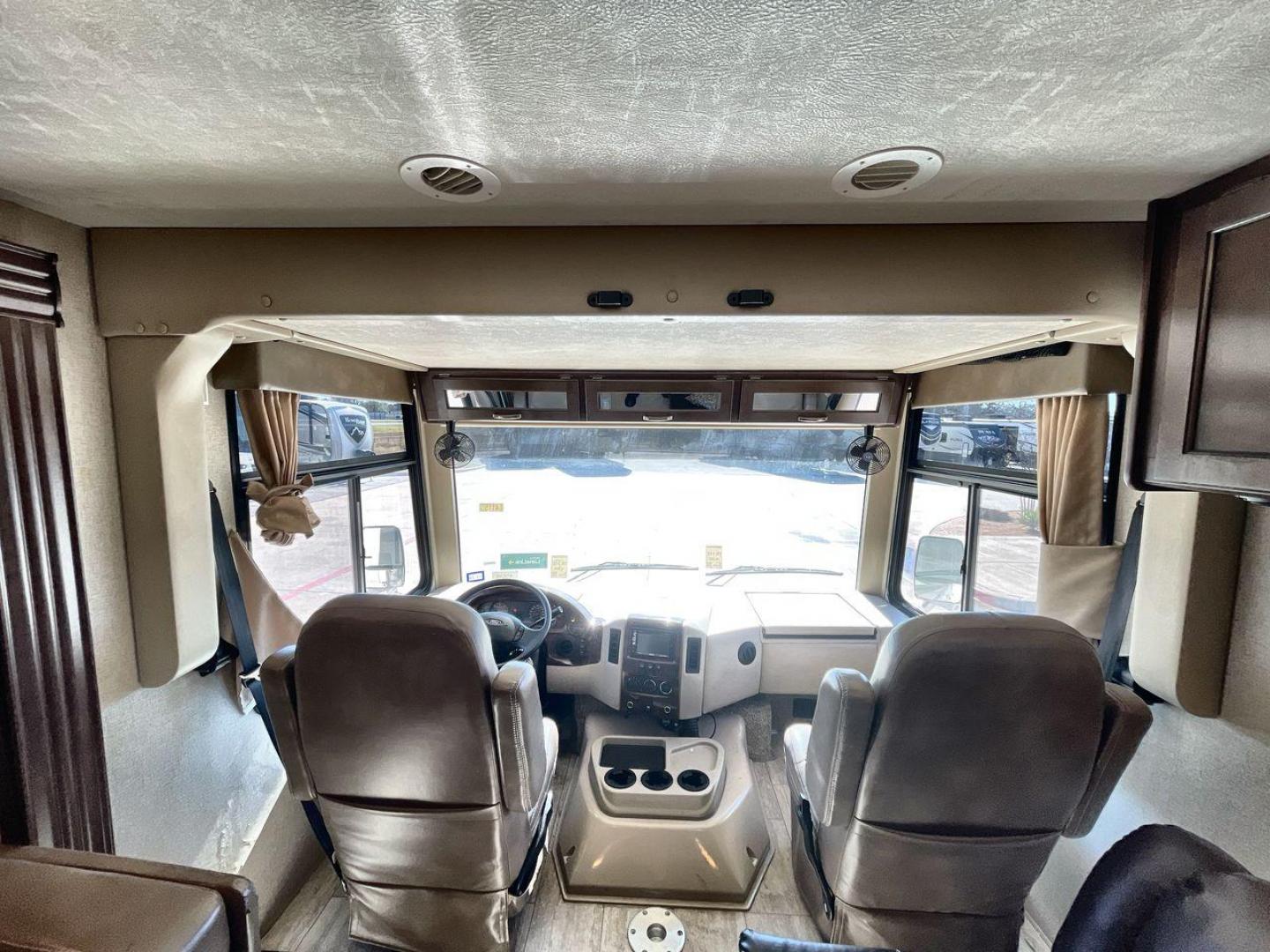 2019 THOR FREEDOM TRAVELER A30 (1F65F5DY1K0) , Length:31.75 ft. | Gross Weight: 18,000 lbs. | Slides: 1 transmission, located at 4319 N Main St, Cleburne, TX, 76033, (817) 678-5133, 32.385960, -97.391212 - The 2019 Thor Freedom Traveler A30 is a sleek and modern travel trailer with an attractive beige exterior enhanced by dynamic swirls of gold, black, and white accents. Its single slide-out provides extra interior space when parked. The coach features large, tinted windows for ample natural light whi - Photo#37