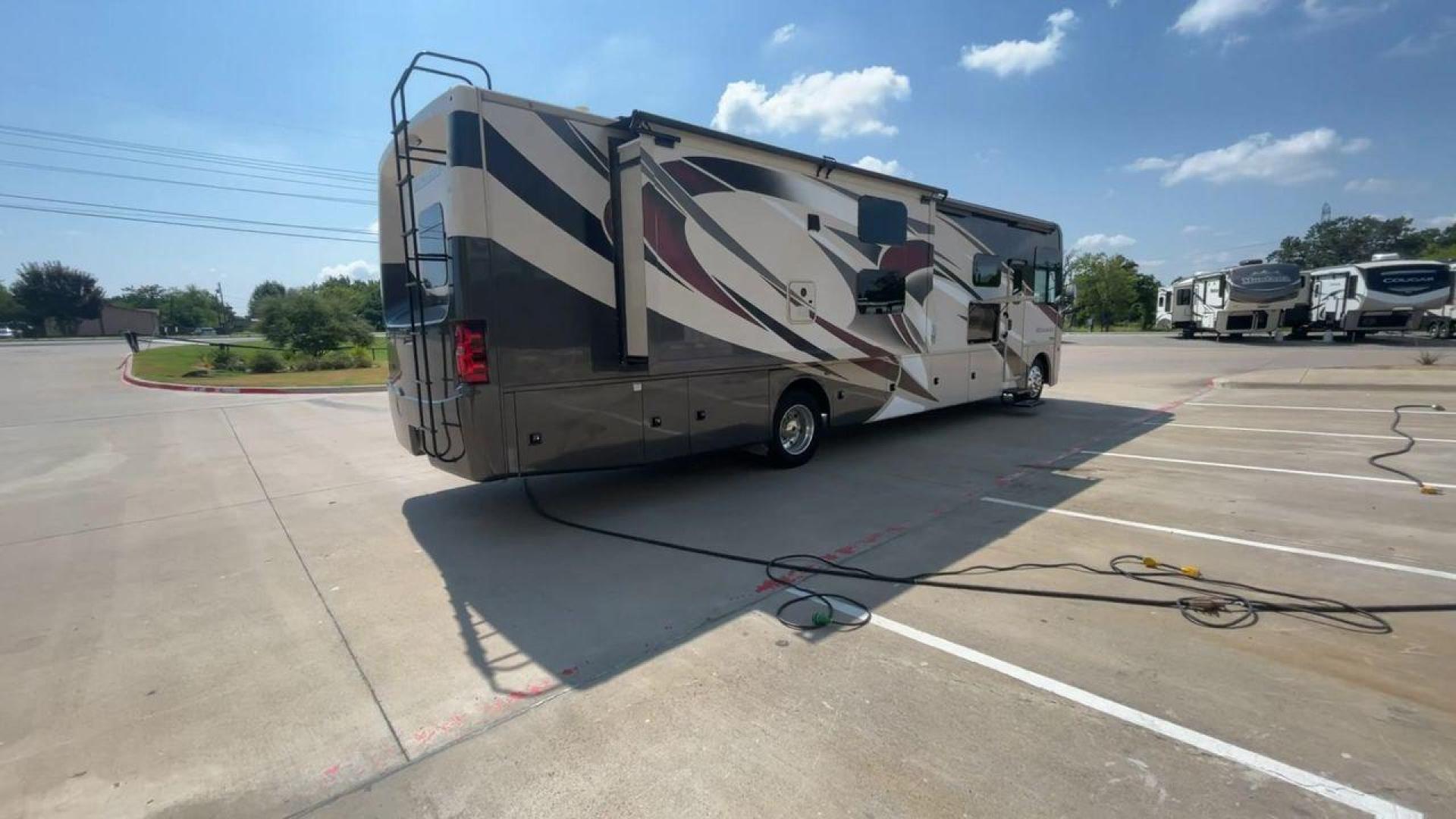 2020 THOR MIRAMAR 37.1 (1F66F5DY2K0) , located at 4319 N Main St, Cleburne, TX, 76033, (817) 678-5133, 32.385960, -97.391212 - Photo#1