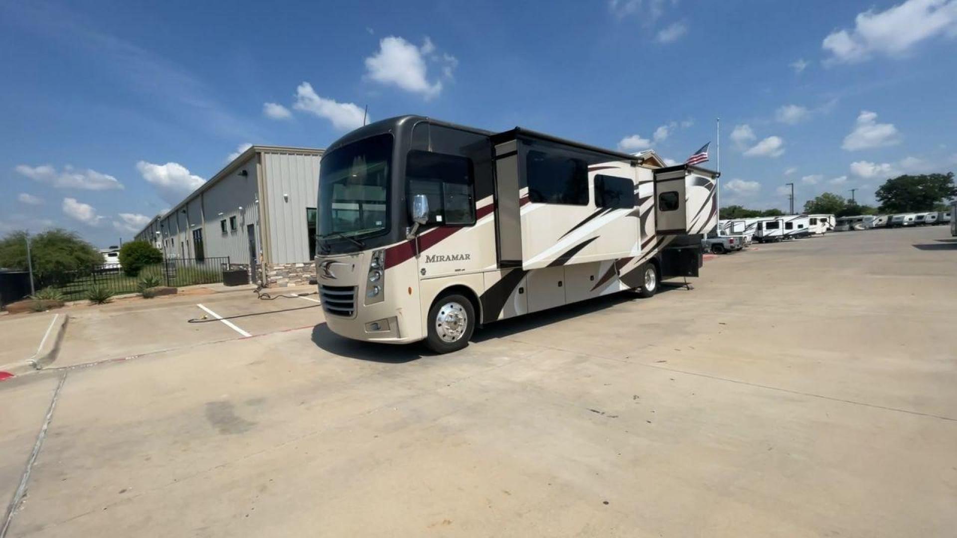 2020 THOR MIRAMAR 37.1 (1F66F5DY2K0) , located at 4319 N Main St, Cleburne, TX, 76033, (817) 678-5133, 32.385960, -97.391212 - Photo#5