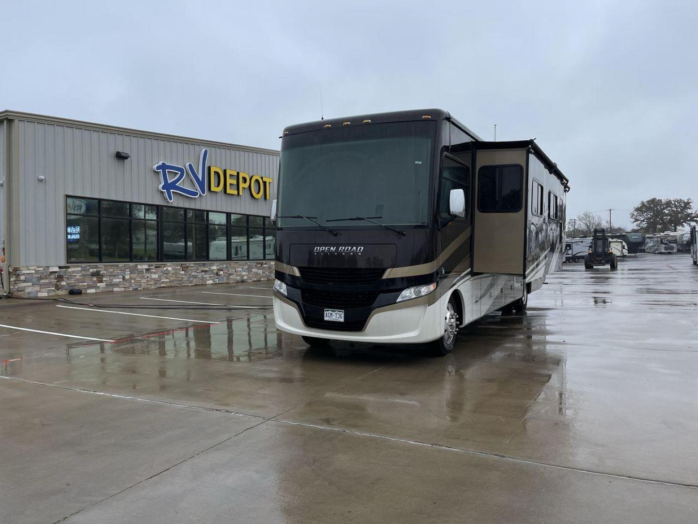 2020 ALLEGRO OPEN ROAD 36LA (1F66F5DY9K0) , Length: 37.5 ft. | Gross Weight: 24,000 lbs. | Slides: 2 transmission, located at 4319 N Main St, Cleburne, TX, 76033, (817) 678-5133, 32.385960, -97.391212 - The 2020 Tiffin Motorhomes Allegro Open Road 36LA is a luxurious and spacious Class A motorhome designed for unparalleled travel comfort. This RV boasts a Ford F53 chassis and is powered by a robust 6.8L V10 engine, ensuring a smooth and powerful ride. With a length of 37 feet, the Allegro Open Road - Photo#0