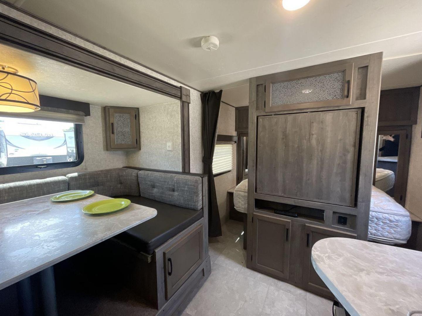 2020 COACHMEN APEX 215RBK (5ZT2CXLB5LL) , located at 4319 N Main St, Cleburne, TX, 76033, (817) 678-5133, 32.385960, -97.391212 - Photo#11