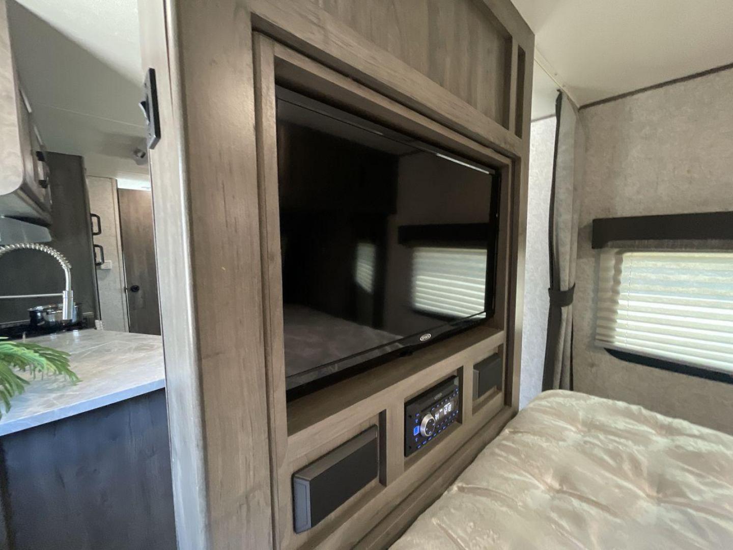 2020 COACHMEN APEX 215RBK (5ZT2CXLB5LL) , located at 4319 N Main St, Cleburne, TX, 76033, (817) 678-5133, 32.385960, -97.391212 - Photo#21