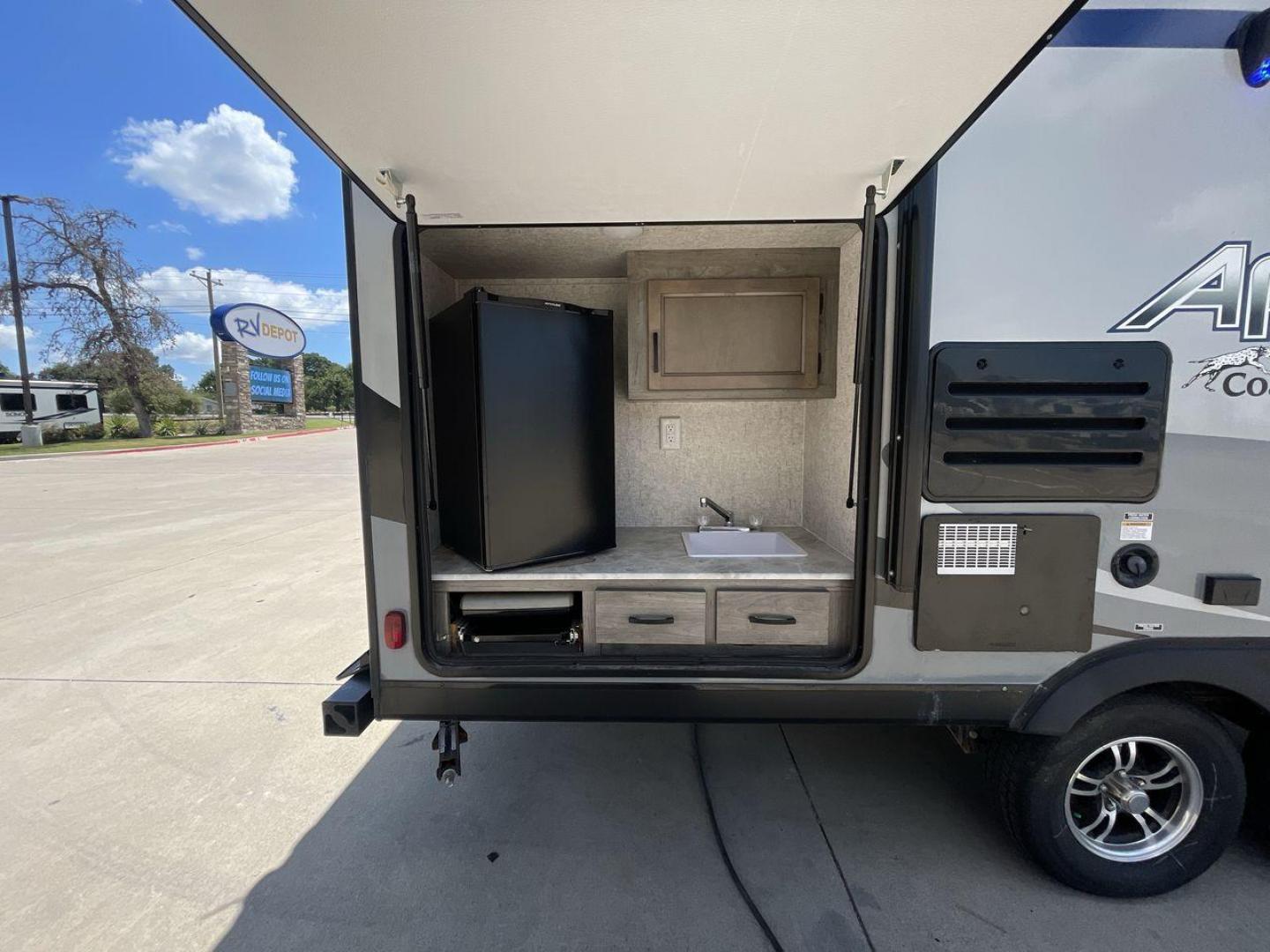 2020 COACHMEN APEX 215RBK (5ZT2CXLB5LL) , located at 4319 N Main St, Cleburne, TX, 76033, (817) 678-5133, 32.385960, -97.391212 - Photo#26