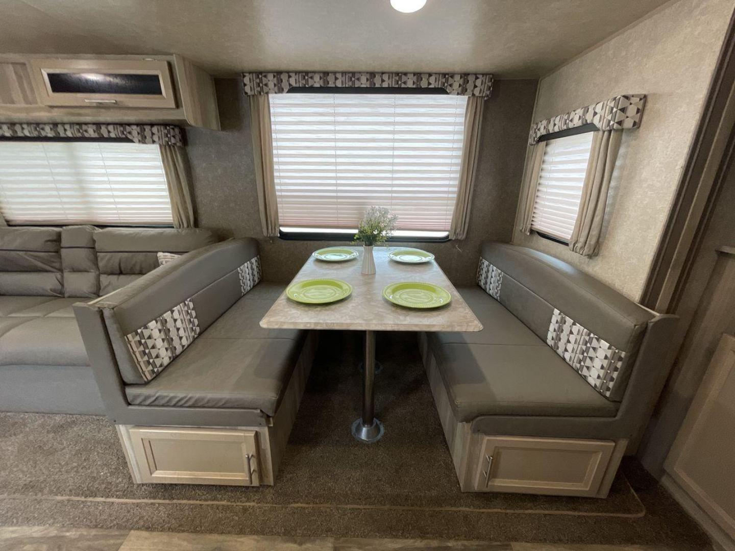 2020 COACHMEN CATALINA 263RLS (5ZT2CARB9LU) , located at 4319 N Main St, Cleburne, TX, 76033, (817) 678-5133, 32.385960, -97.391212 - Photo#13