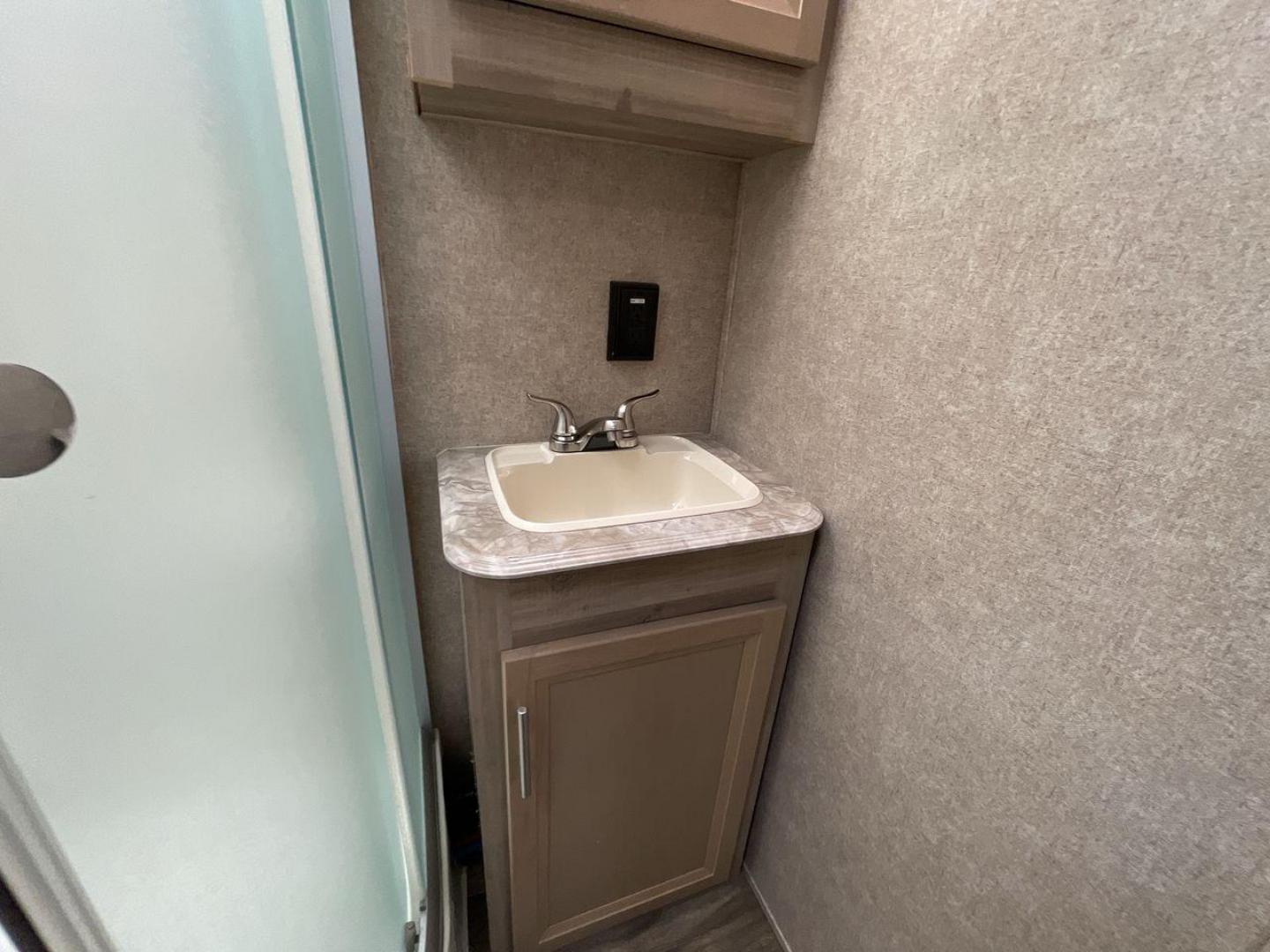 2020 COACHMEN CATALINA 263RLS (5ZT2CARB9LU) , located at 4319 N Main St, Cleburne, TX, 76033, (817) 678-5133, 32.385960, -97.391212 - Photo#15