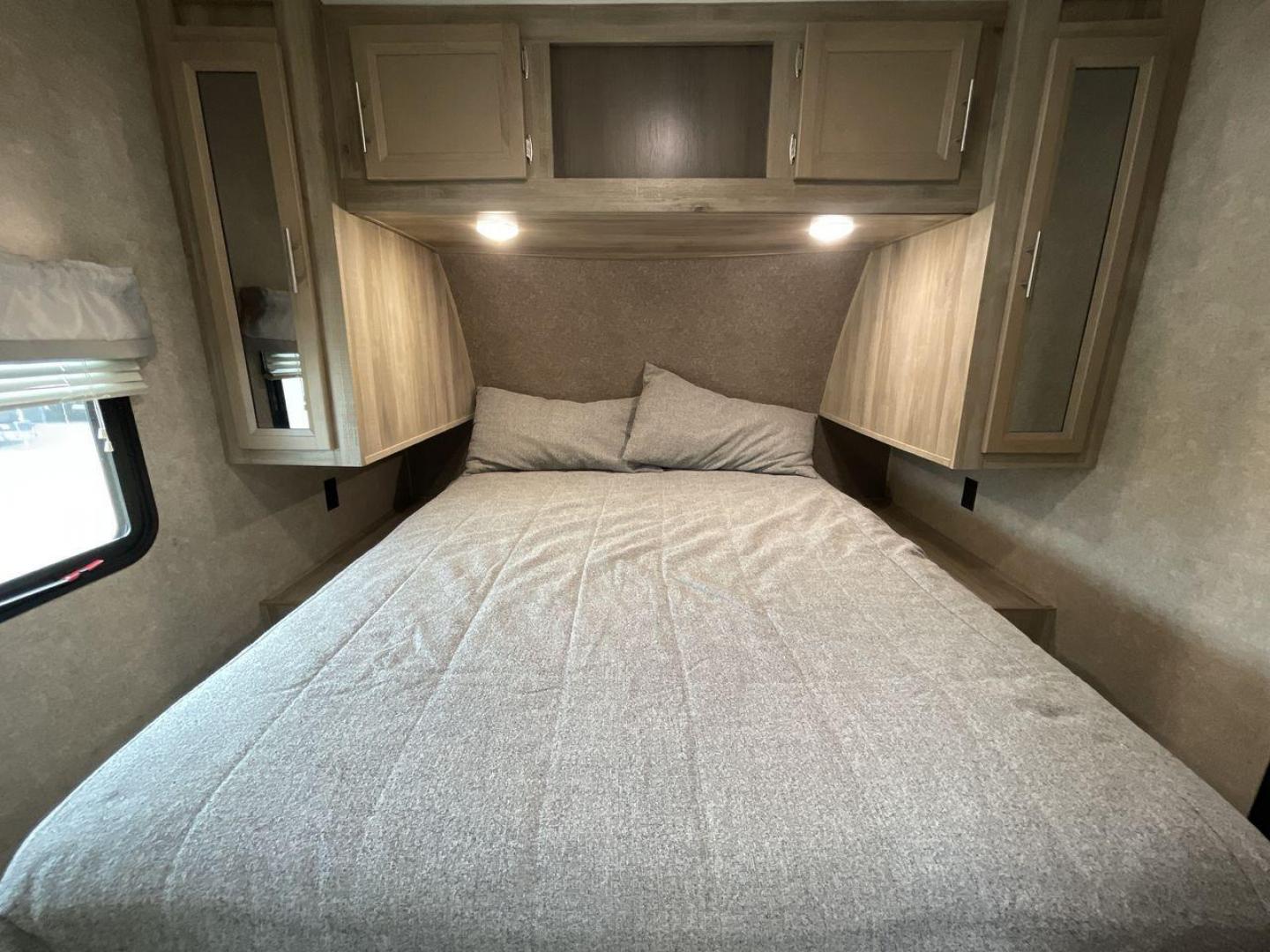 2020 COACHMEN CATALINA 263RLS (5ZT2CARB9LU) , located at 4319 N Main St, Cleburne, TX, 76033, (817) 678-5133, 32.385960, -97.391212 - Photo#16