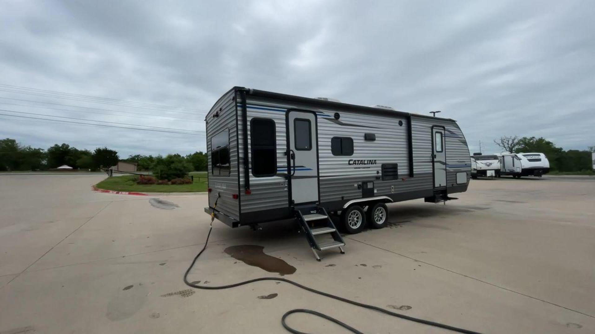 2020 COACHMEN CATALINA 263RLS (5ZT2CARB9LU) , located at 4319 N Main St, Cleburne, TX, 76033, (817) 678-5133, 32.385960, -97.391212 - Photo#1