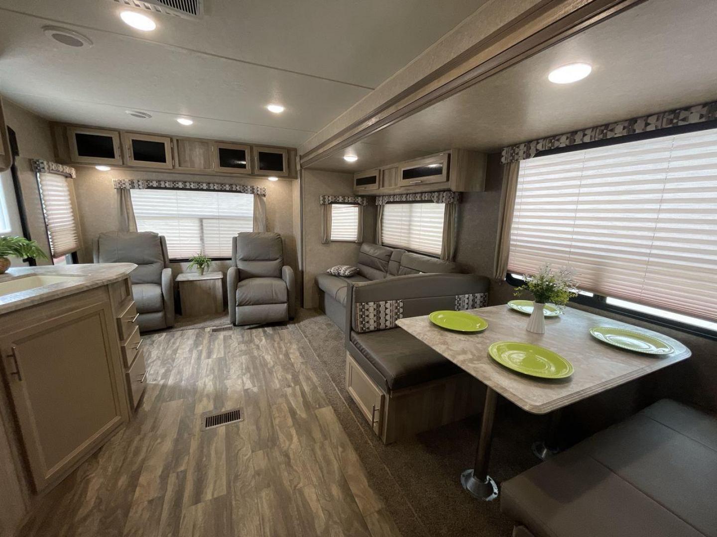 2020 COACHMEN CATALINA 263RLS (5ZT2CARB9LU) , located at 4319 N Main St, Cleburne, TX, 76033, (817) 678-5133, 32.385960, -97.391212 - Photo#20