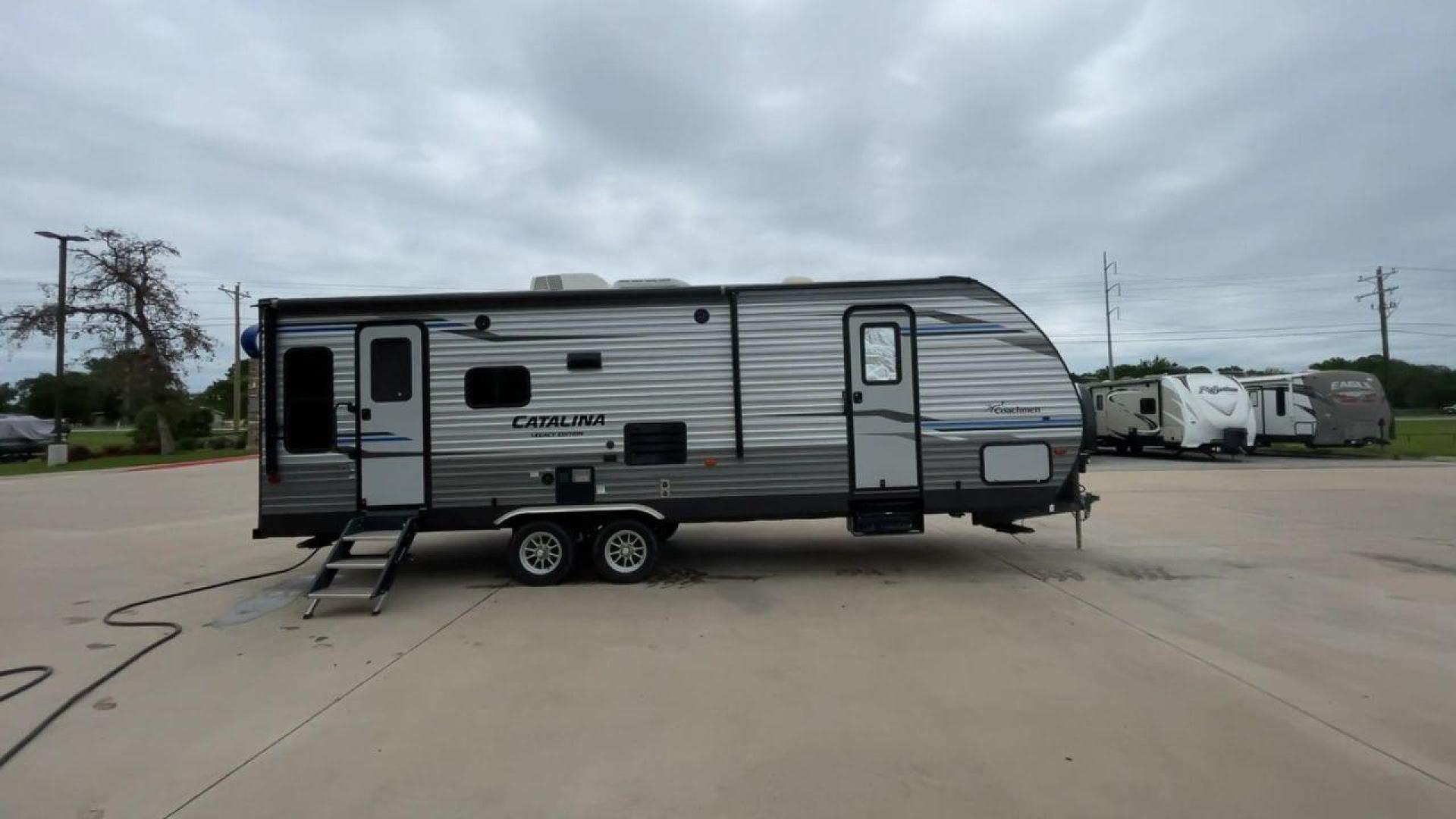 2020 COACHMEN CATALINA 263RLS (5ZT2CARB9LU) , located at 4319 N Main St, Cleburne, TX, 76033, (817) 678-5133, 32.385960, -97.391212 - Photo#2