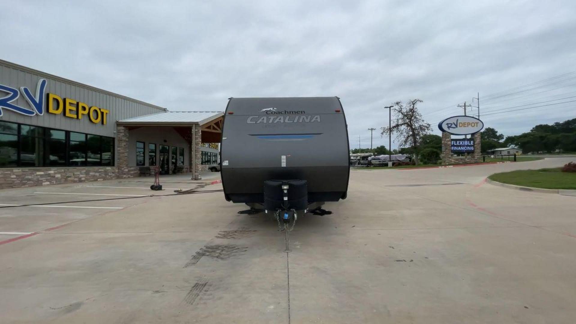 2020 COACHMEN CATALINA 263RLS (5ZT2CARB9LU) , located at 4319 N Main St, Cleburne, TX, 76033, (817) 678-5133, 32.385960, -97.391212 - Photo#4