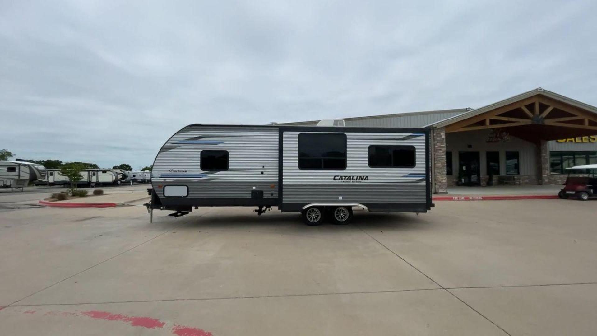 2020 COACHMEN CATALINA 263RLS (5ZT2CARB9LU) , located at 4319 N Main St, Cleburne, TX, 76033, (817) 678-5133, 32.385960, -97.391212 - Photo#6