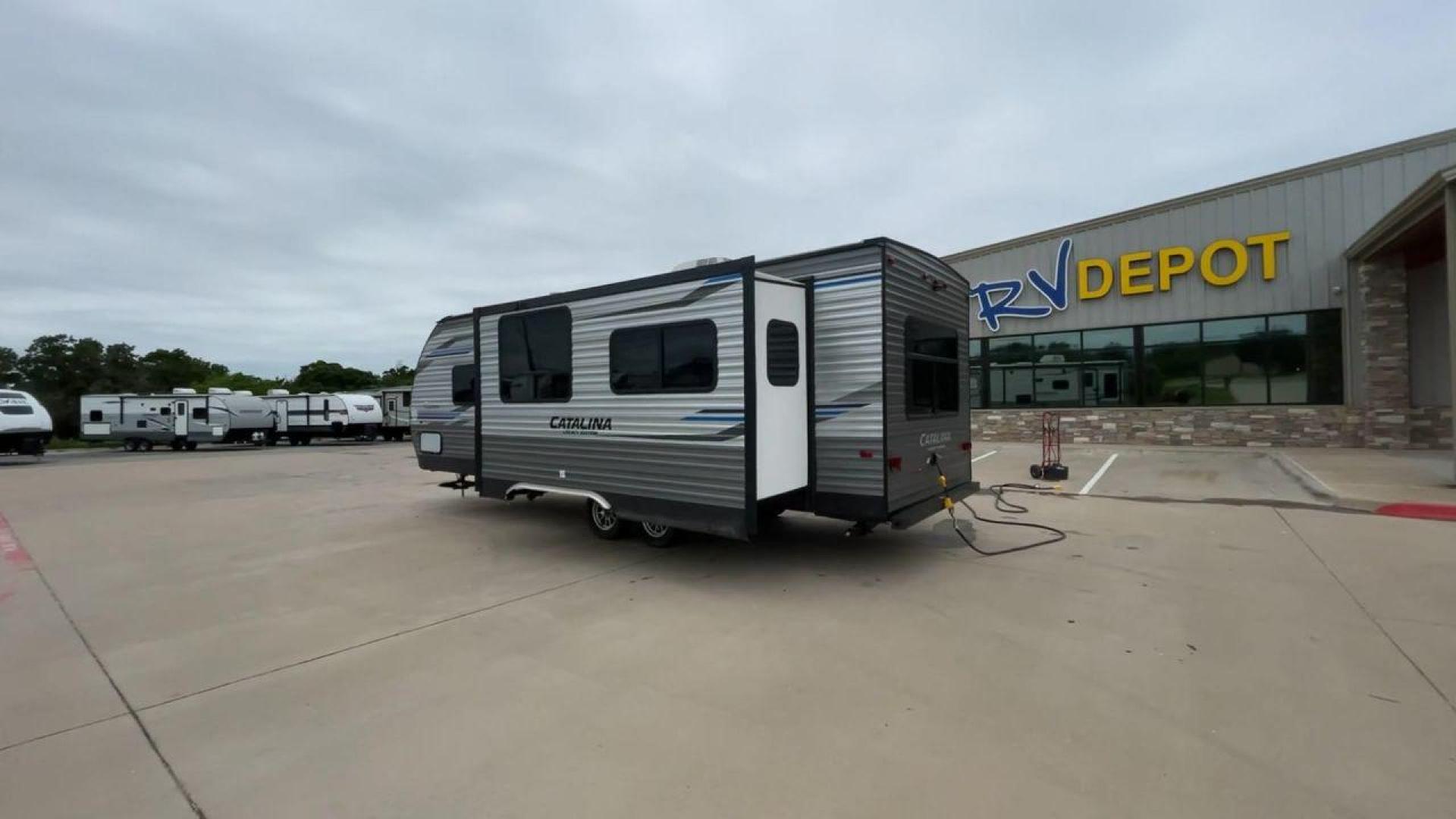 2020 COACHMEN CATALINA 263RLS (5ZT2CARB9LU) , located at 4319 N Main St, Cleburne, TX, 76033, (817) 678-5133, 32.385960, -97.391212 - Photo#7