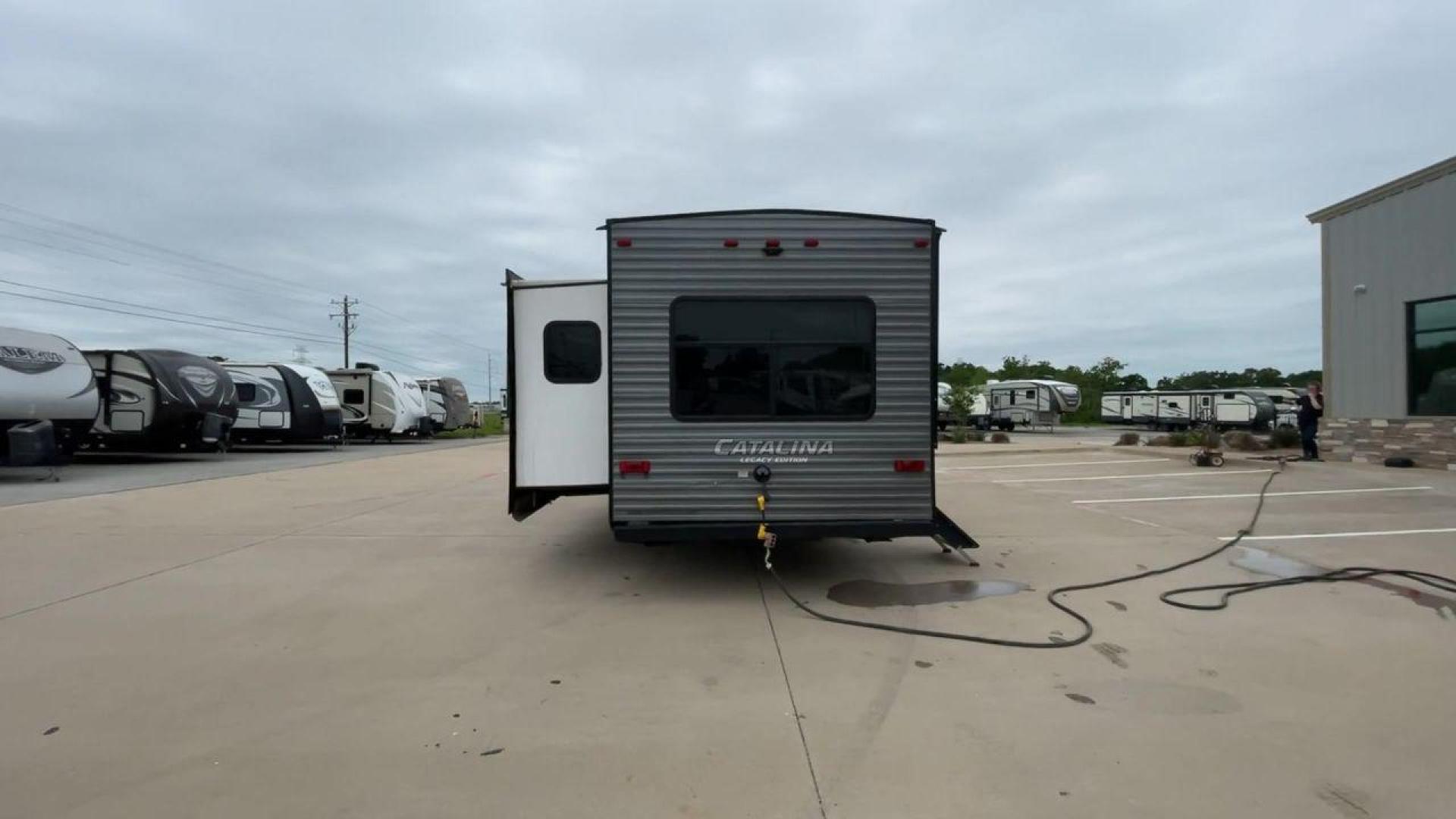 2020 COACHMEN CATALINA 263RLS (5ZT2CARB9LU) , located at 4319 N Main St, Cleburne, TX, 76033, (817) 678-5133, 32.385960, -97.391212 - Photo#8