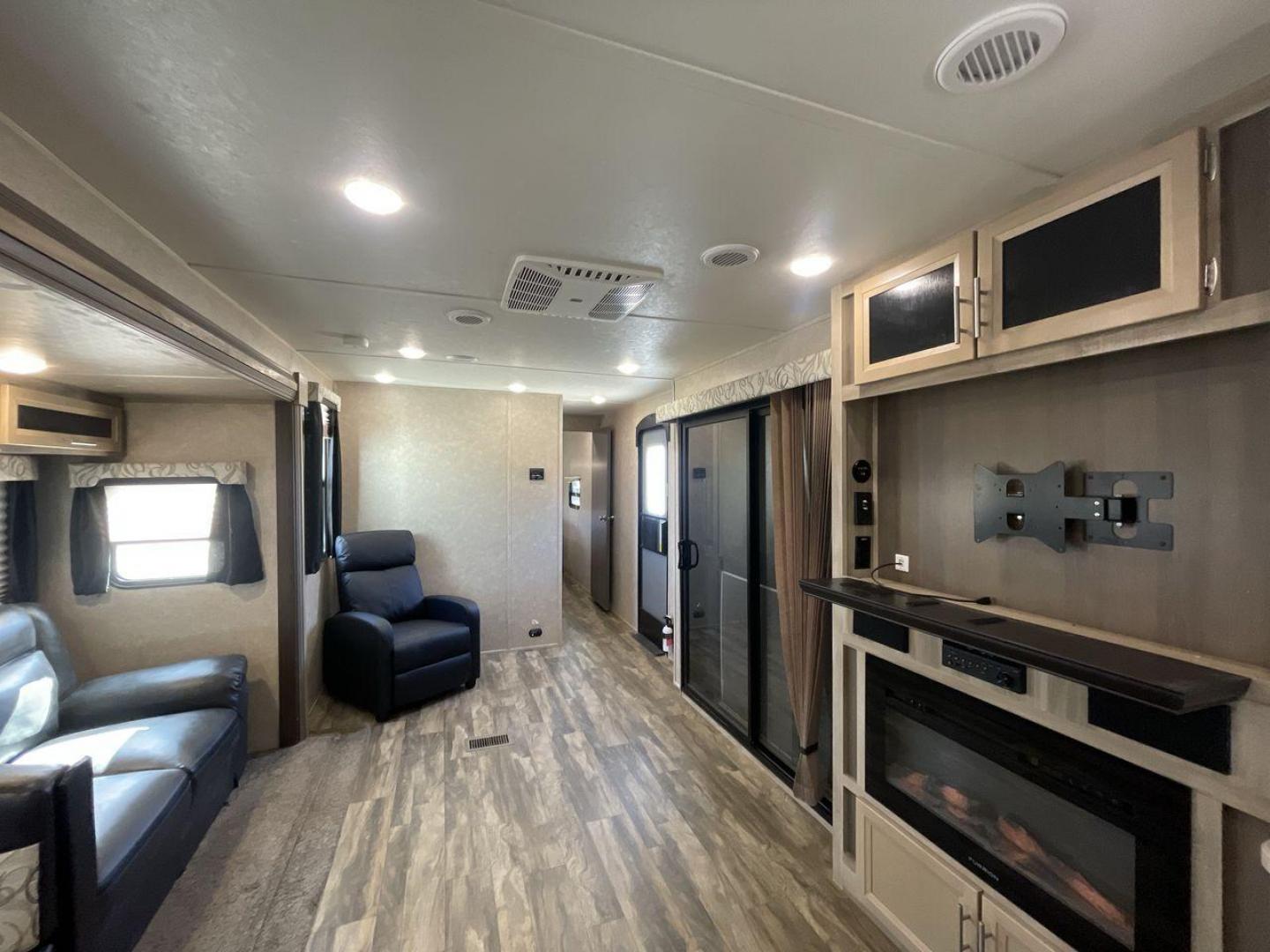 2020 COACHMEN CATALINA 303RKPLE (5ZT2CAVB4LX) , Length: 35.25 ft. | Dry Weight: 7,746 lbs. | Gross Weight: 9,800 lbs. | Slides: 1 transmission, located at 4319 N Main St, Cleburne, TX, 76033, (817) 678-5133, 32.385960, -97.391212 - The 2020 Coachmen Catalina Legacy Edition is a spacious RV with a length of 35.25 feet. Its exteriors feature sleek, silver aluminum siding with blue and black accent decals. The RV has one large slideout that extends the living area. The front of the RV has a rounded nose with a dark rock guard pan - Photo#11